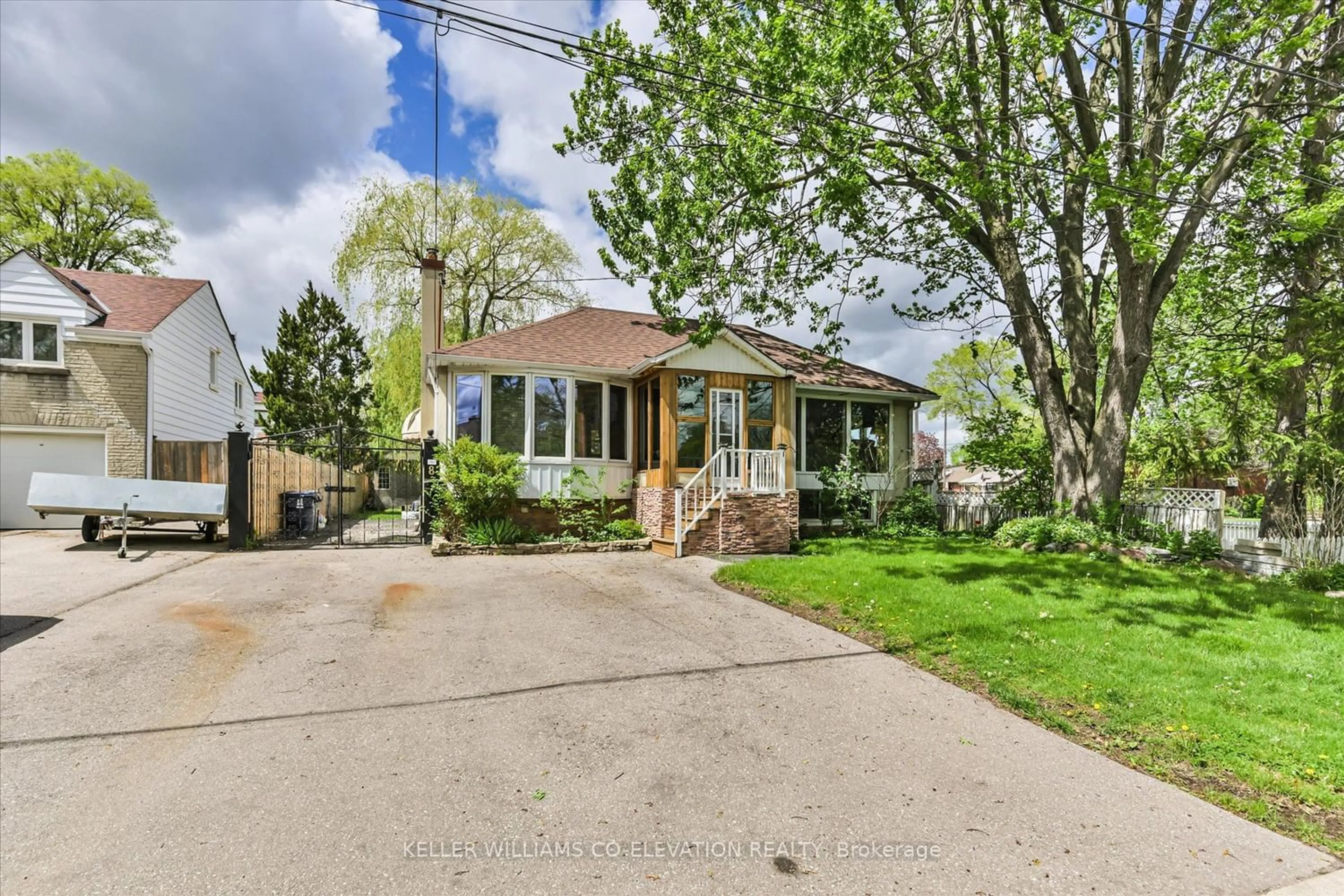 Frontside or backside of a home for 8 Boylen St, Toronto Ontario M9N 2W3