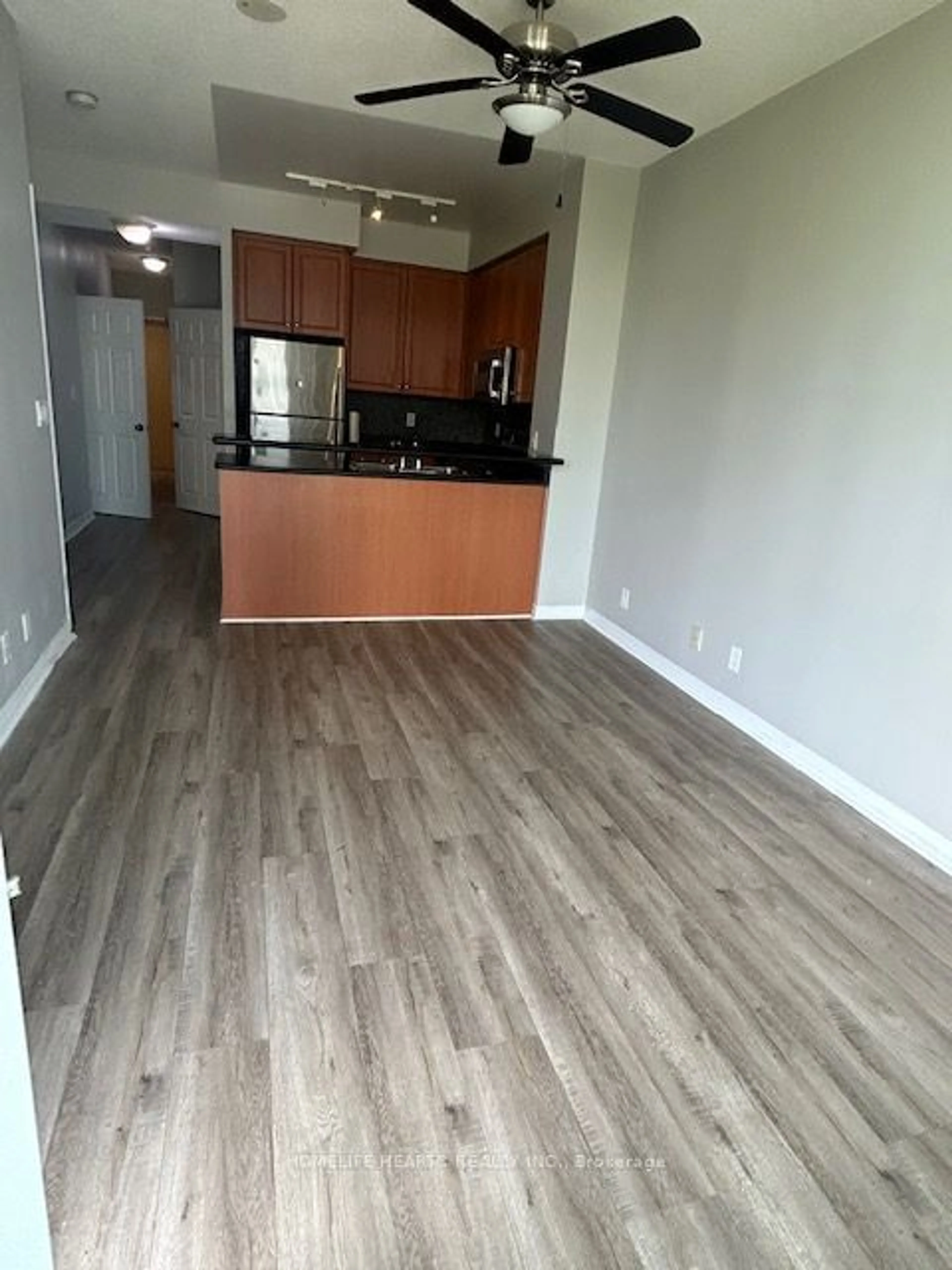 A pic of a room for 220 Burnhamthorpe Rd #401, Mississauga Ontario L5B 4N4