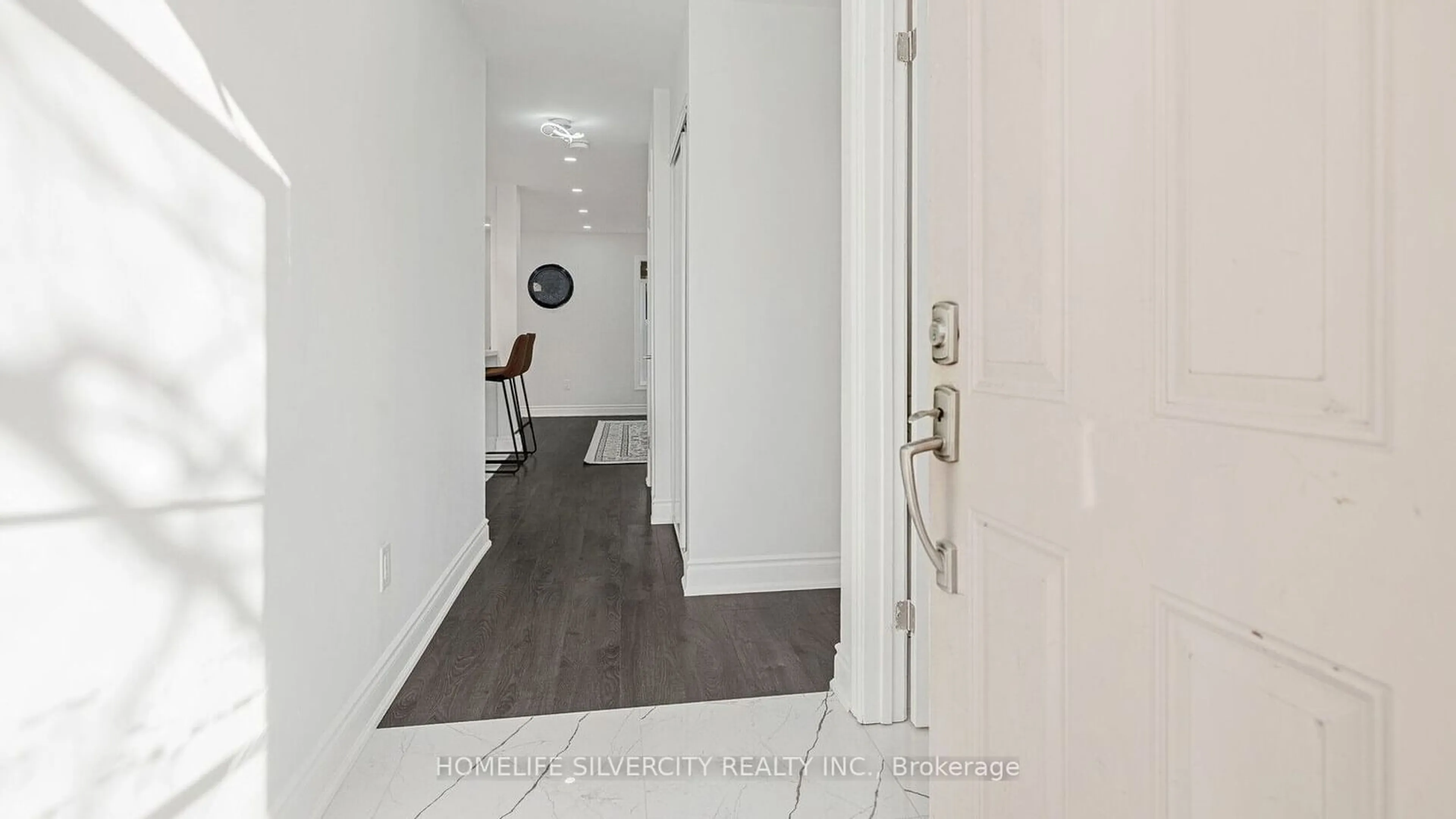 Indoor entryway for 3500 Glen Erin Dr #47, Mississauga Ontario L5L 1W6
