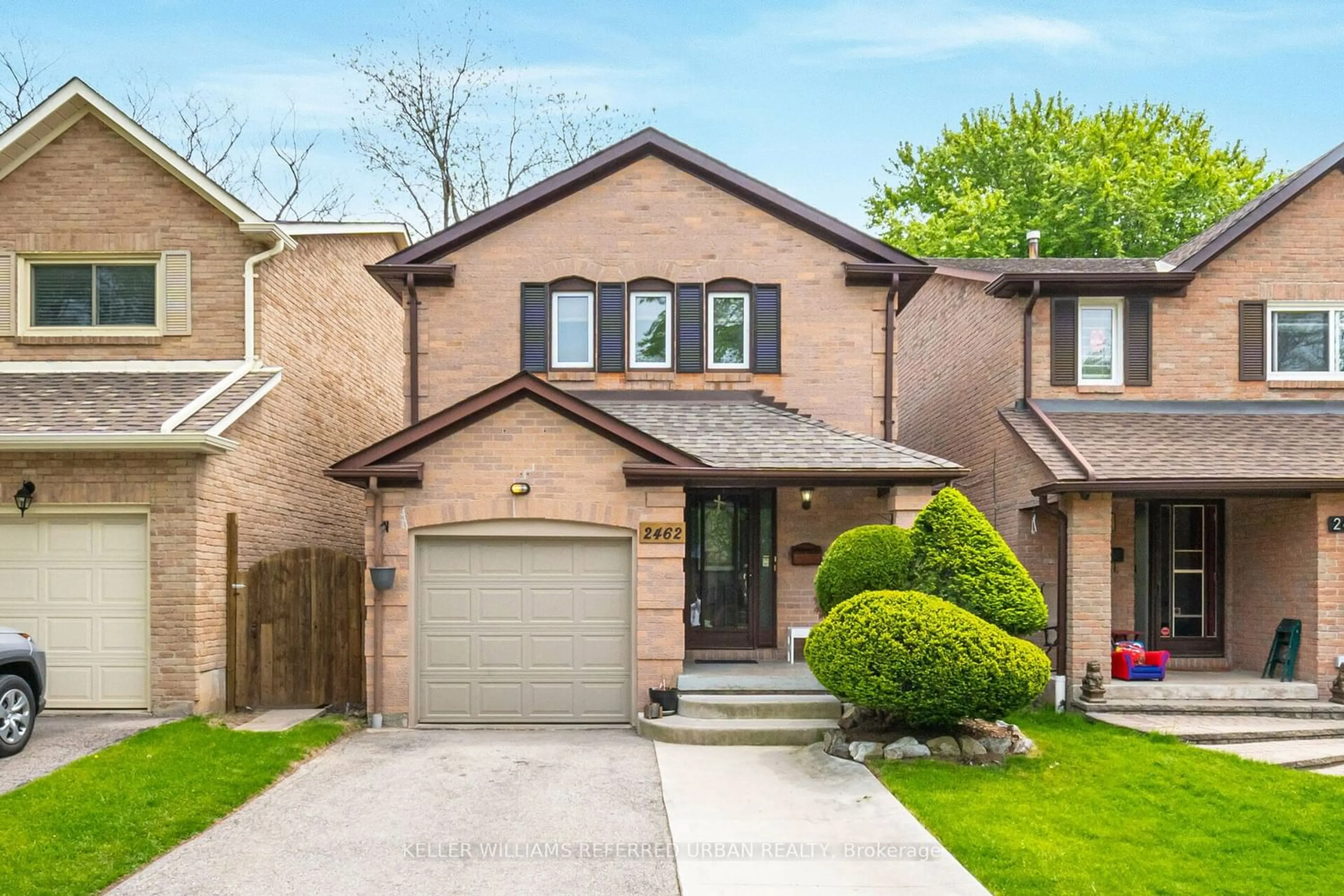 Home with brick exterior material for 2462 Grindstone Crt, Mississauga Ontario L5L 3K8