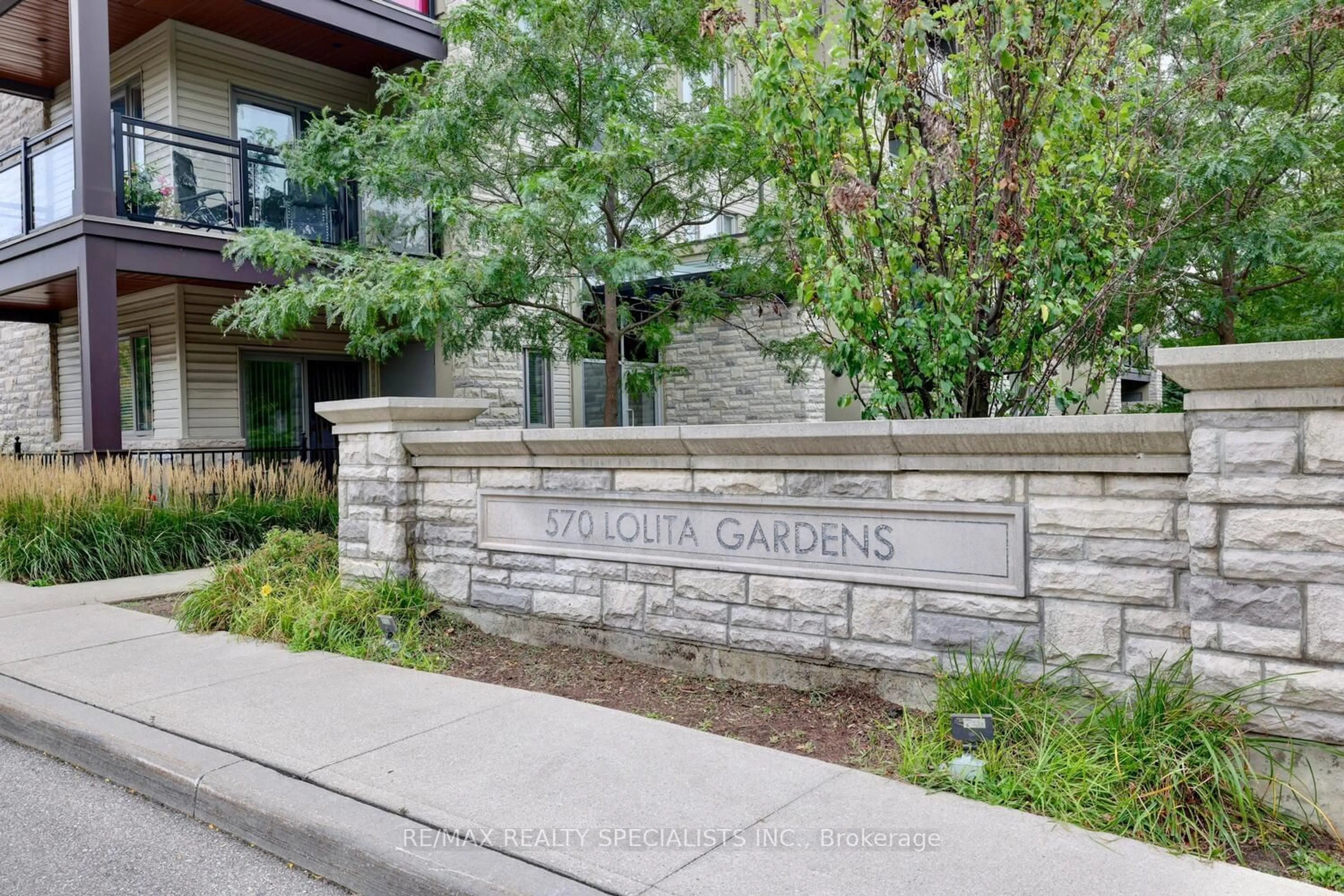 A pic from exterior of the house or condo for 570 Lolita Gdns #307, Mississauga Ontario L5A 0A1