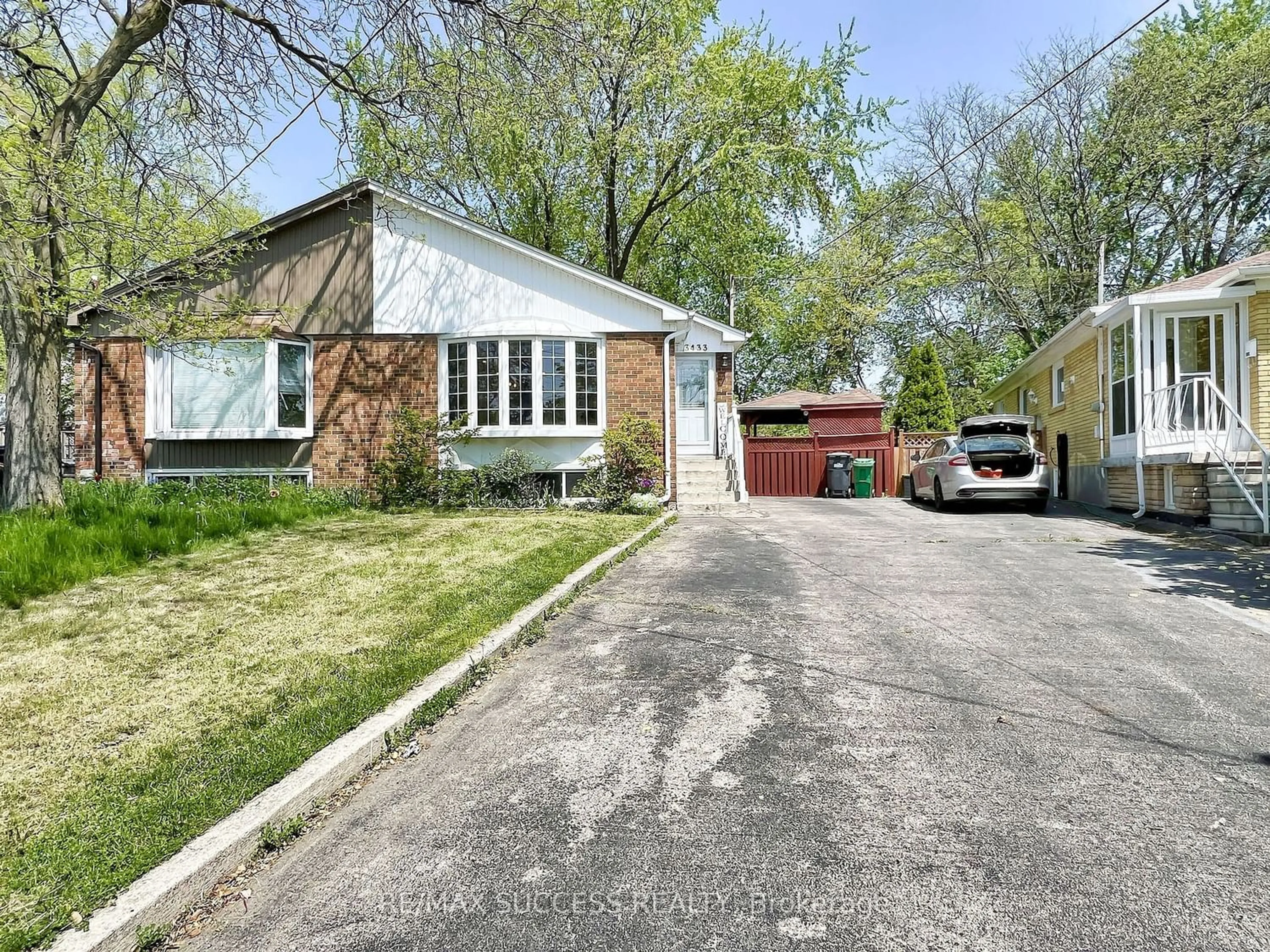 Street view for 3433 Fellmore Dr, Mississauga Ontario L5C 2E1
