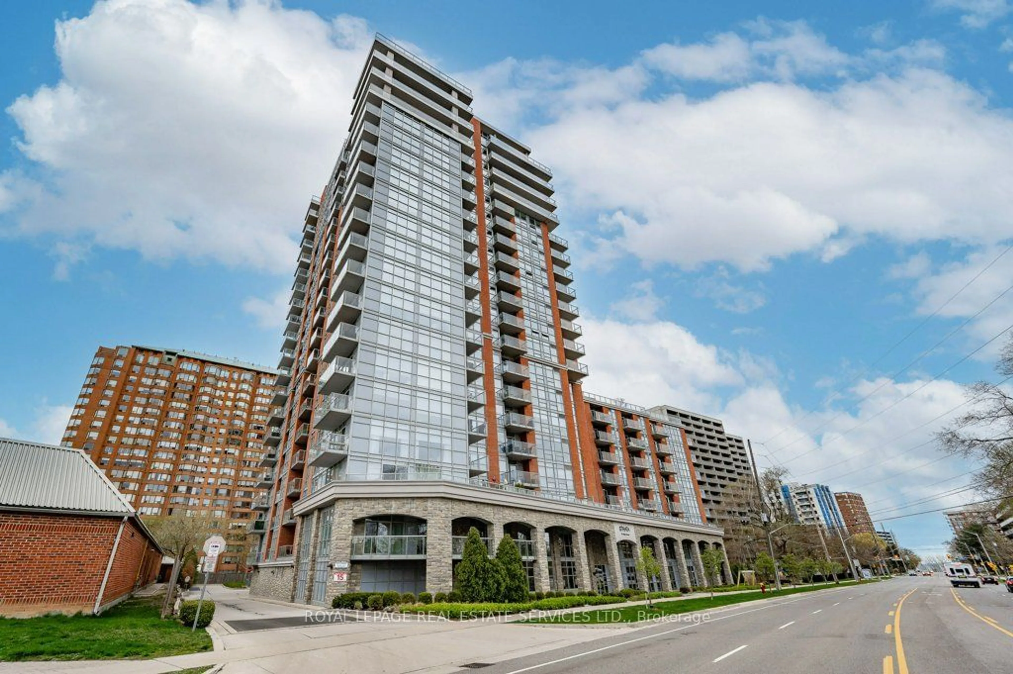 A pic from exterior of the house or condo for 551 Maple Ave #712, Burlington Ontario L7S 1M7