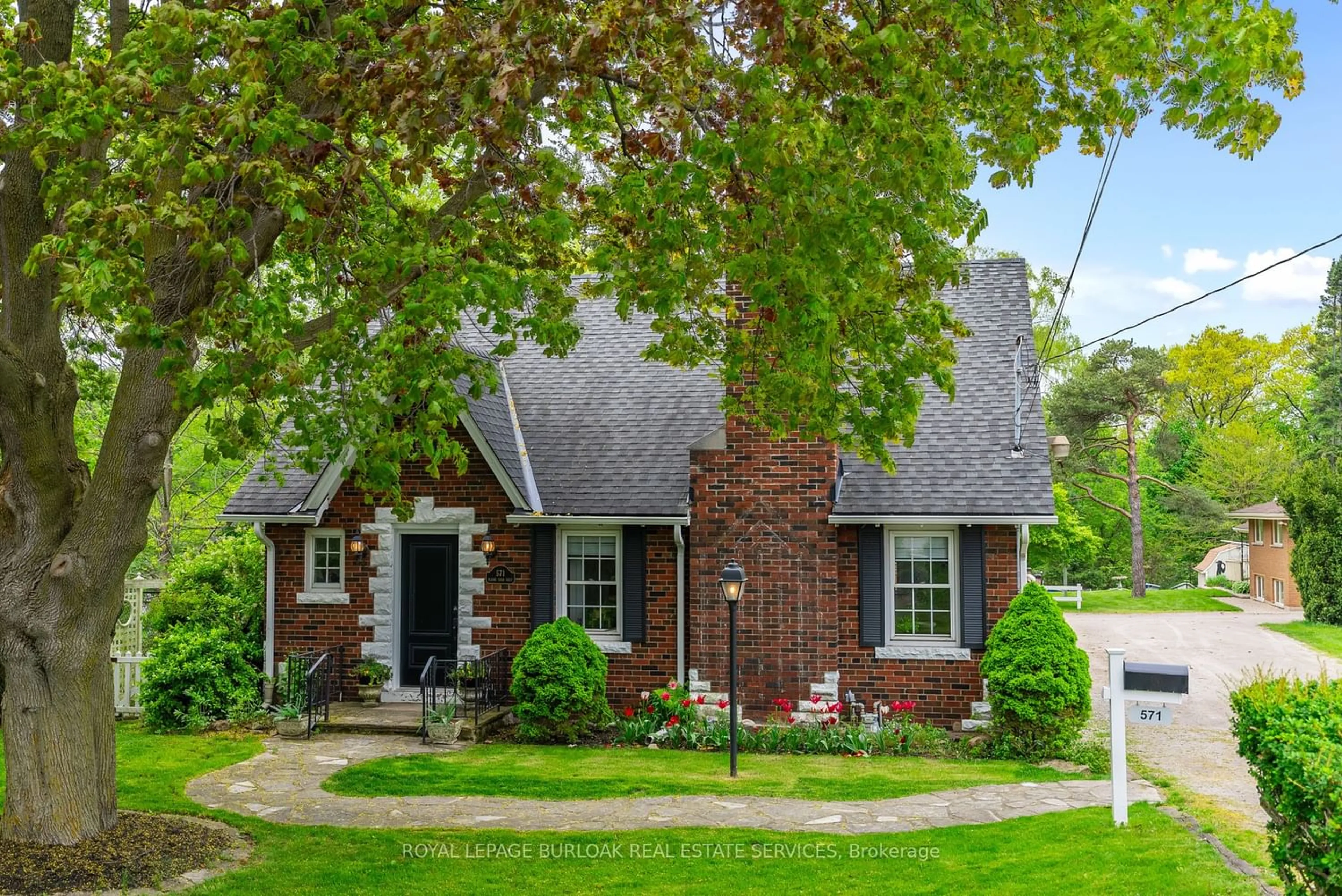 Home with brick exterior material for 571 Plains Rd, Burlington Ontario L7T 1H1