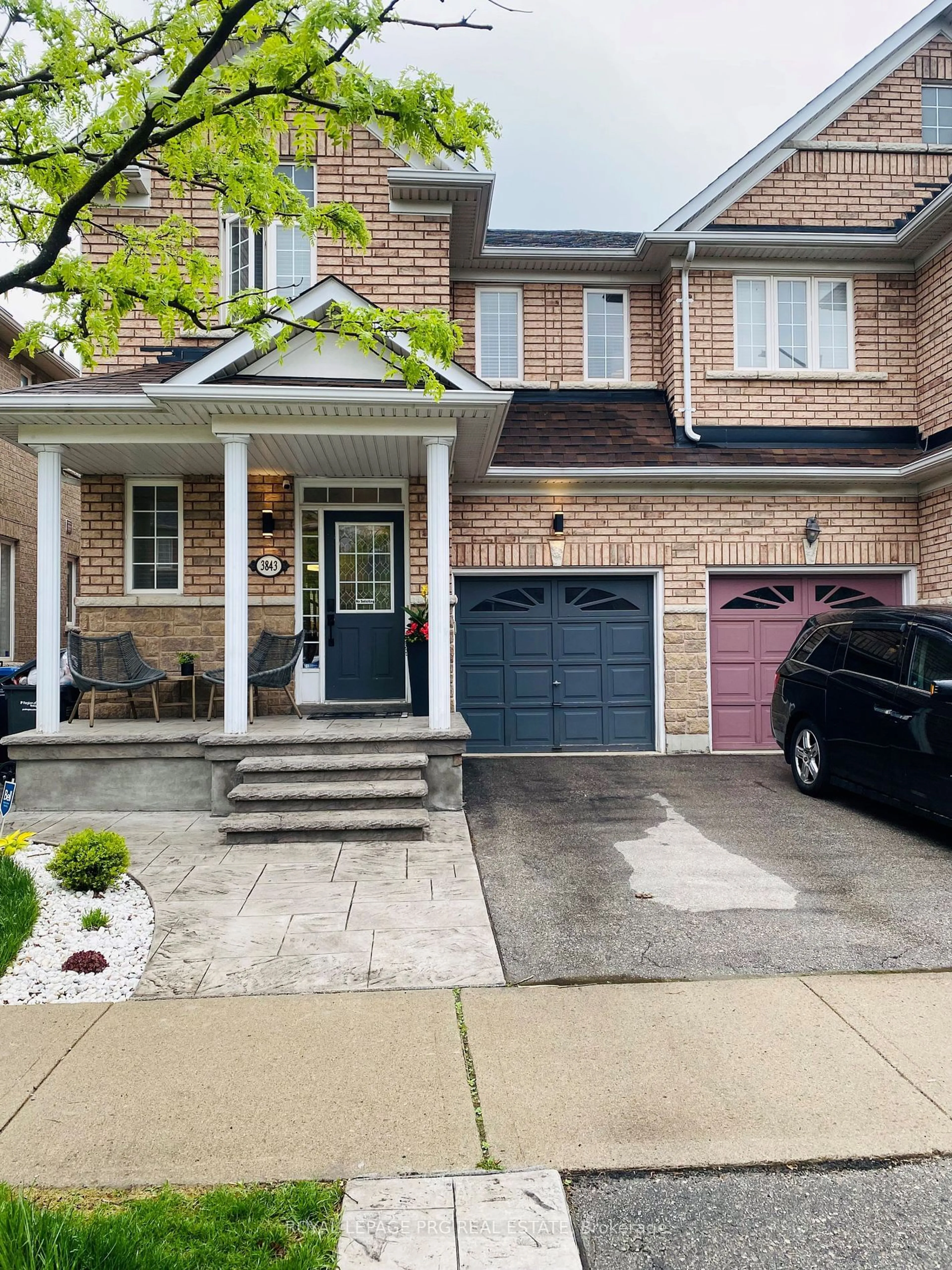 Home with brick exterior material for 3843 Bloomington Cres, Mississauga Ontario L5M 0A3