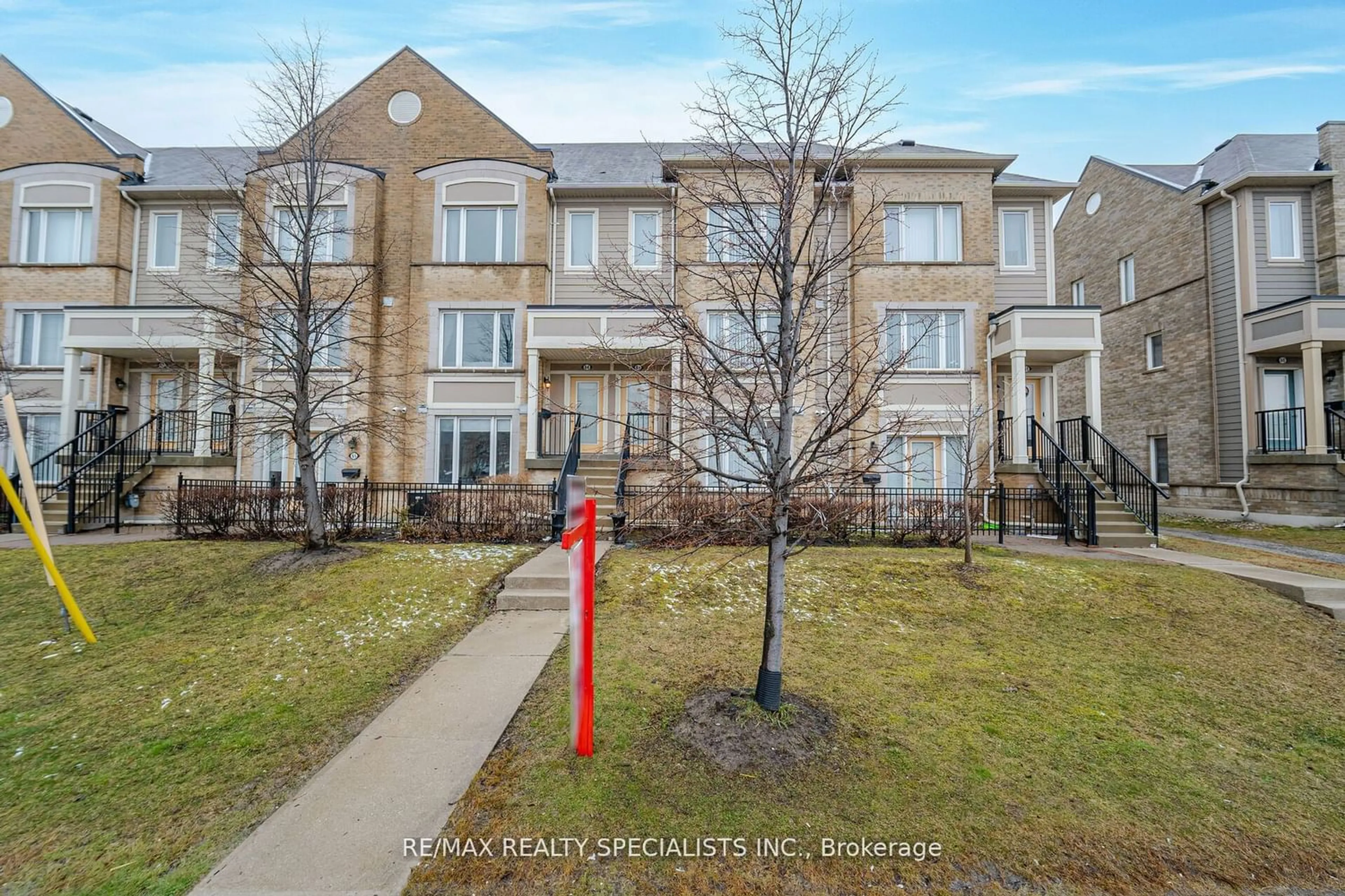 A pic from exterior of the house or condo for 60 Fairwood Circ #63, Brampton Ontario L6R 0Y6