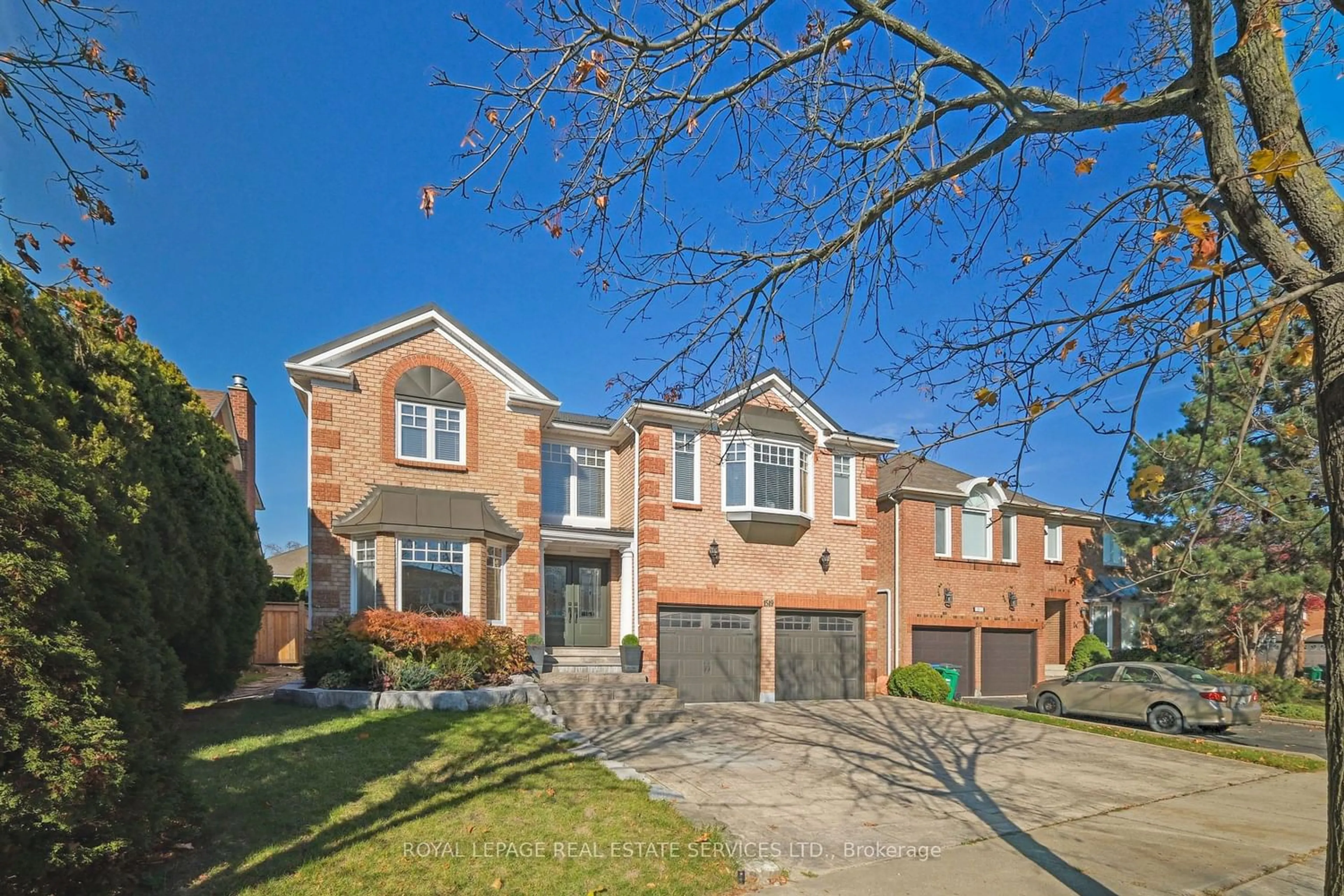 Home with brick exterior material for 1519 Ballantrae Dr, Mississauga Ontario L5M 3N4