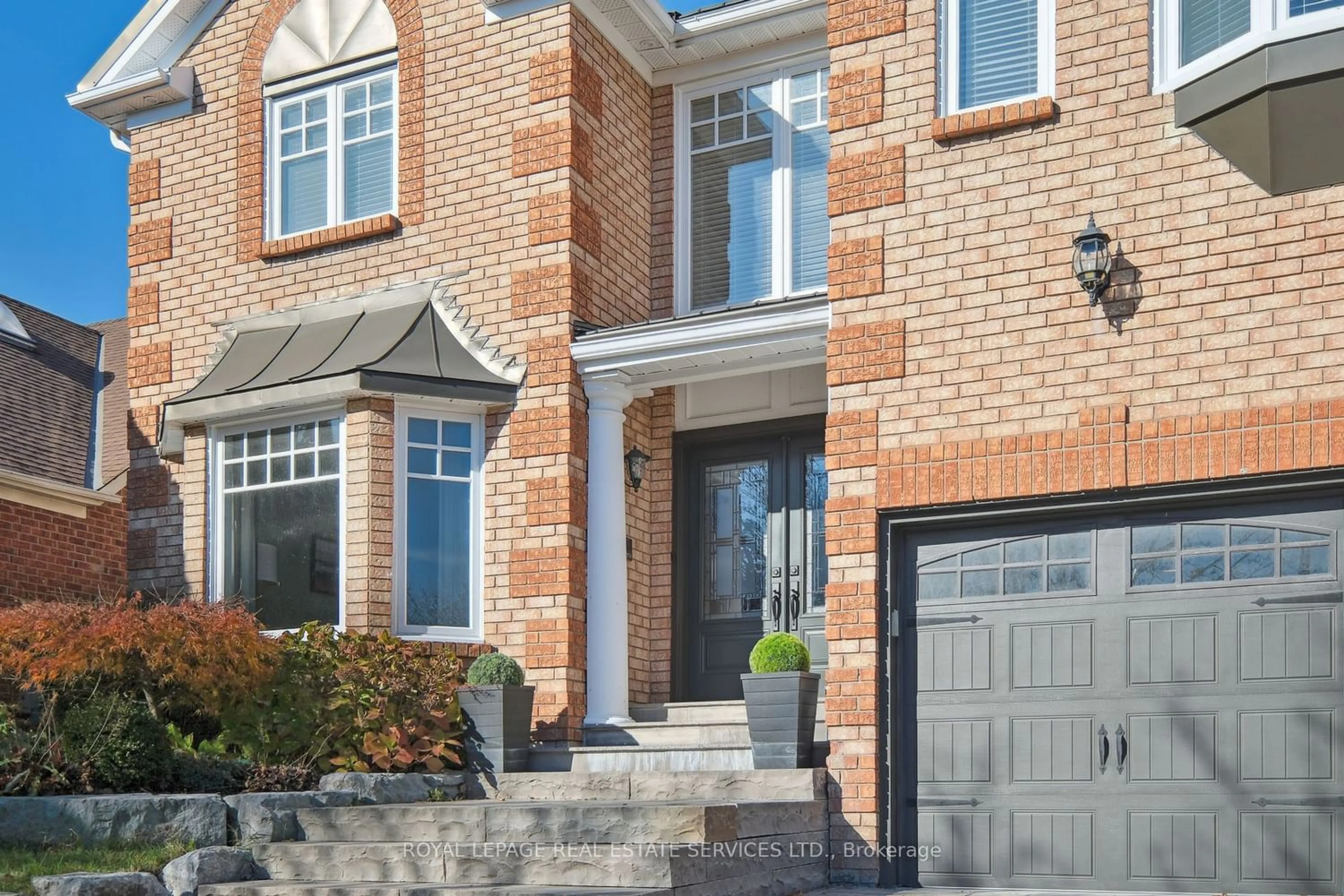 Home with brick exterior material for 1519 Ballantrae Dr, Mississauga Ontario L5M 3N4