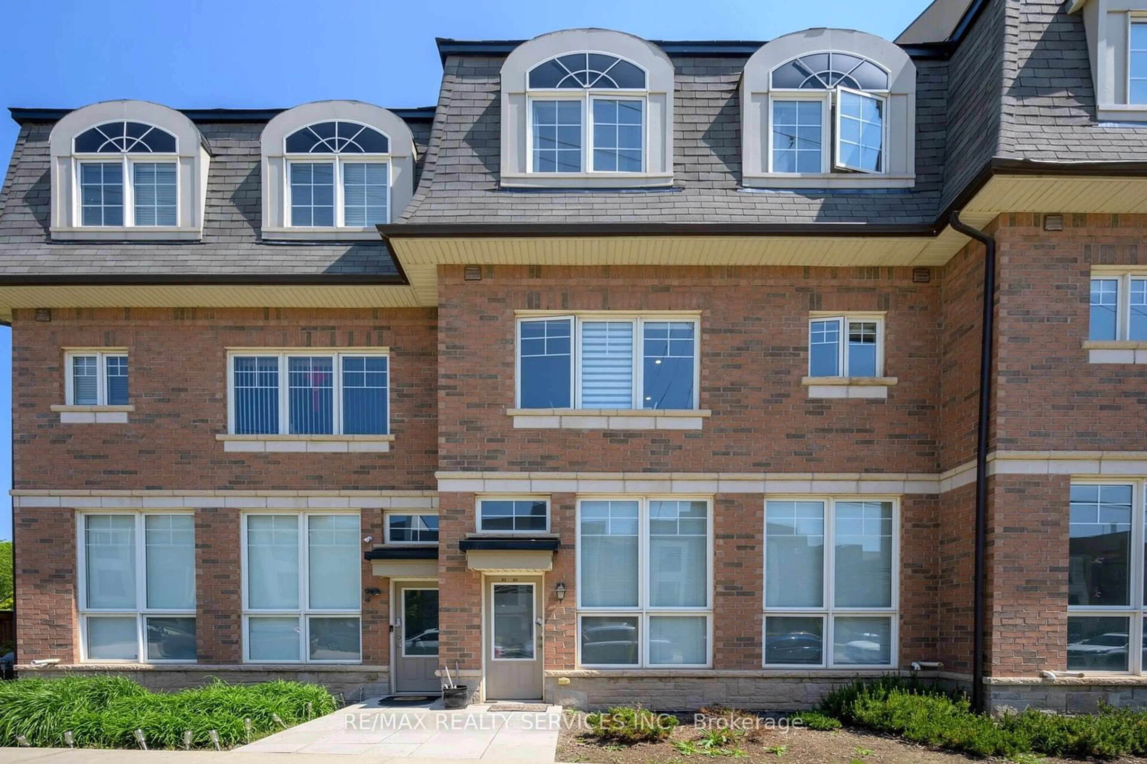 A pic from exterior of the house or condo for 2420 Baronwood Dr #4303, Oakville Ontario L6M 0X6