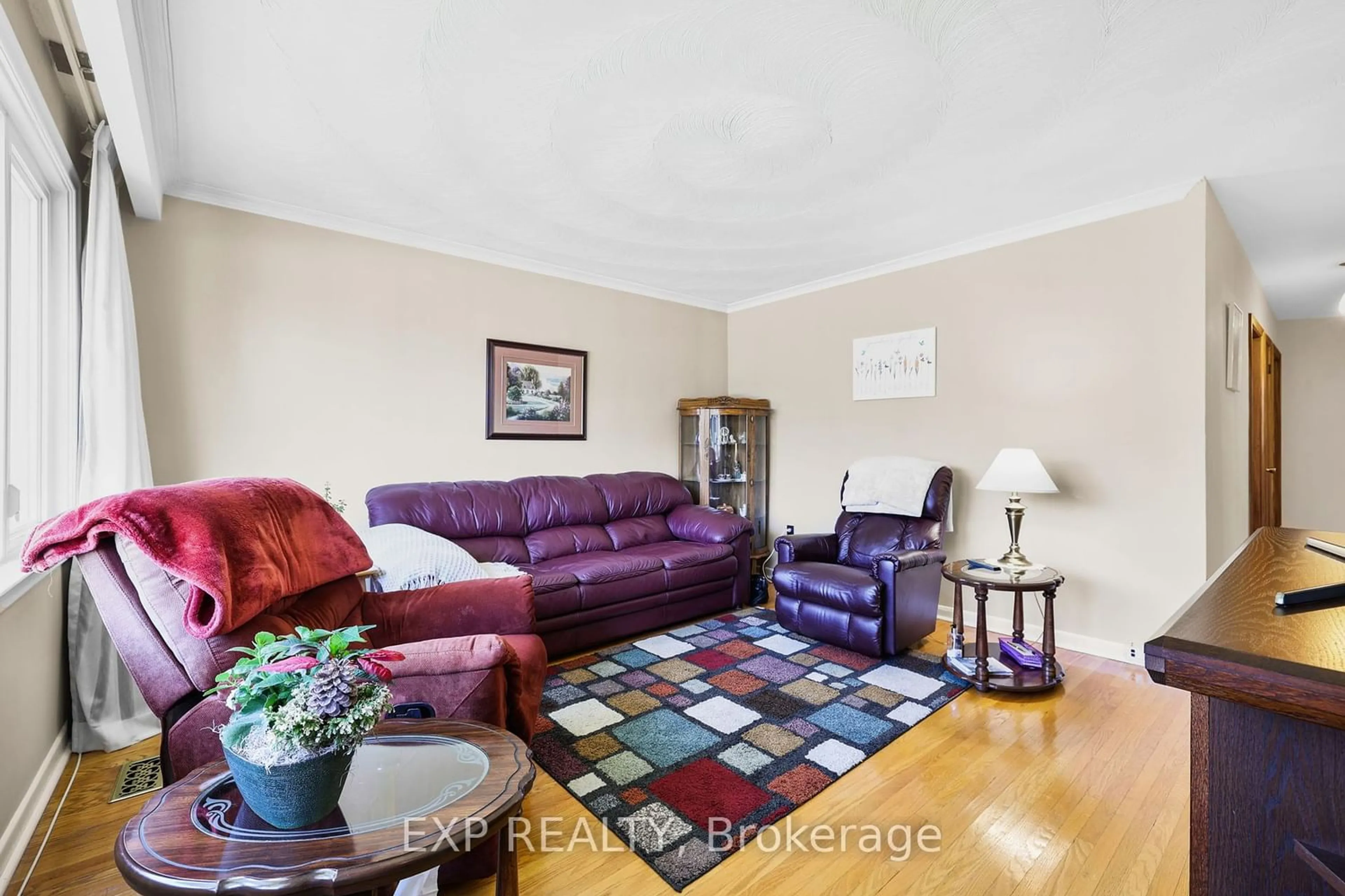 Living room for 1379 Northmount Ave, Mississauga Ontario L5E 1Y4