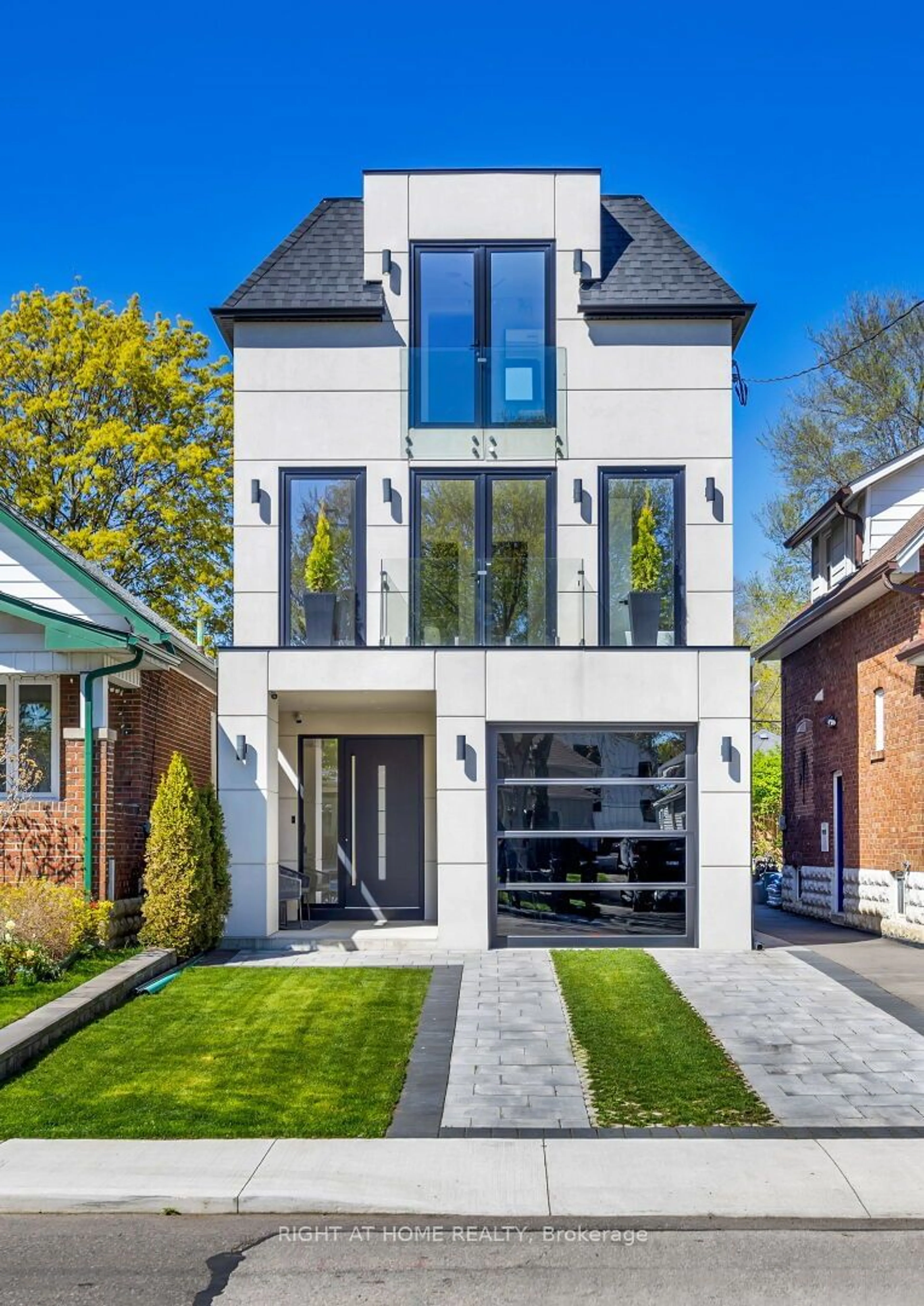 Home with brick exterior material for 40 Sixth St, Toronto Ontario M8V 3A2