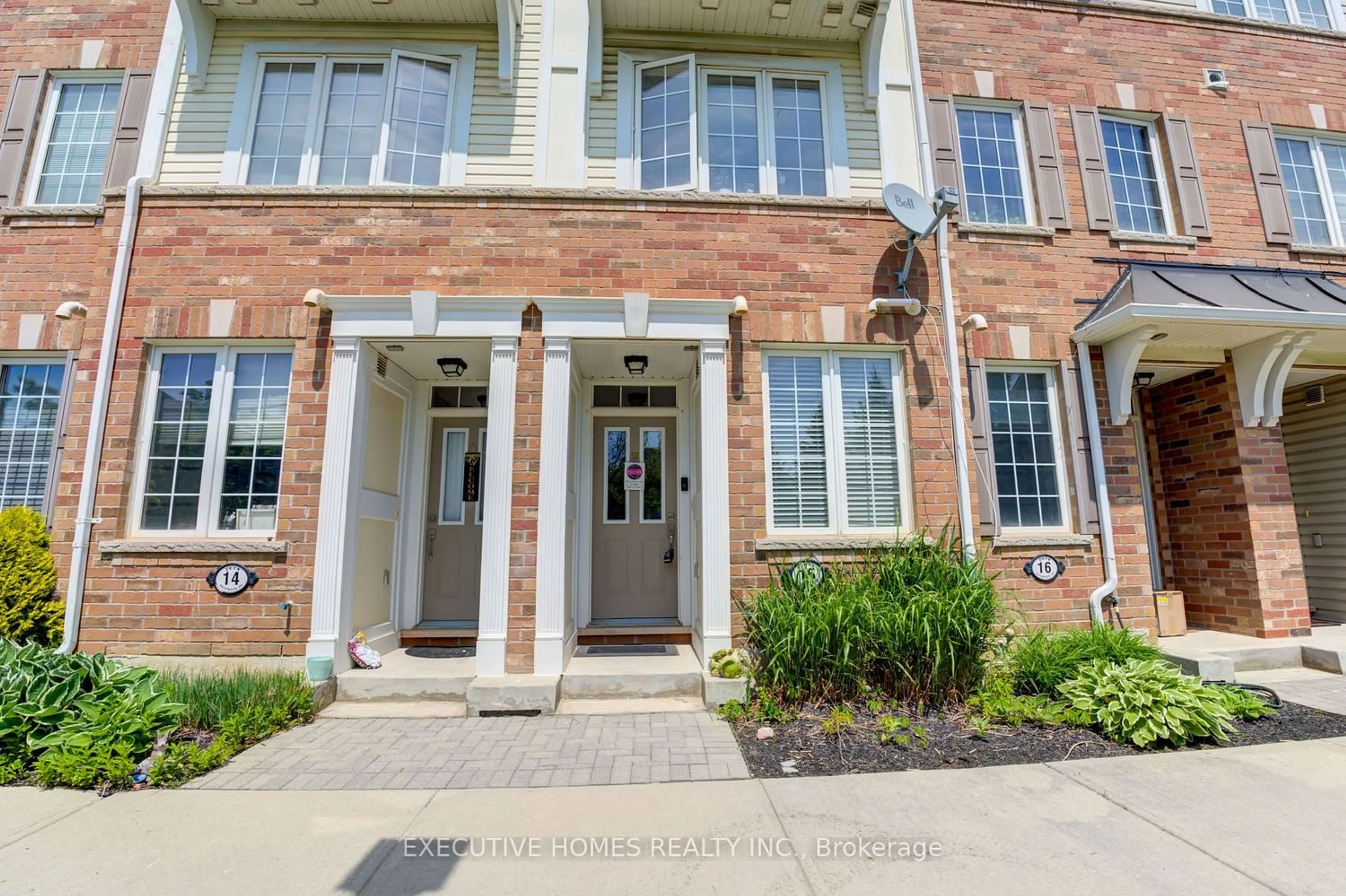 A pic from exterior of the house or condo for 2614 Dashwood Dr #15, Oakville Ontario L6M 0K5