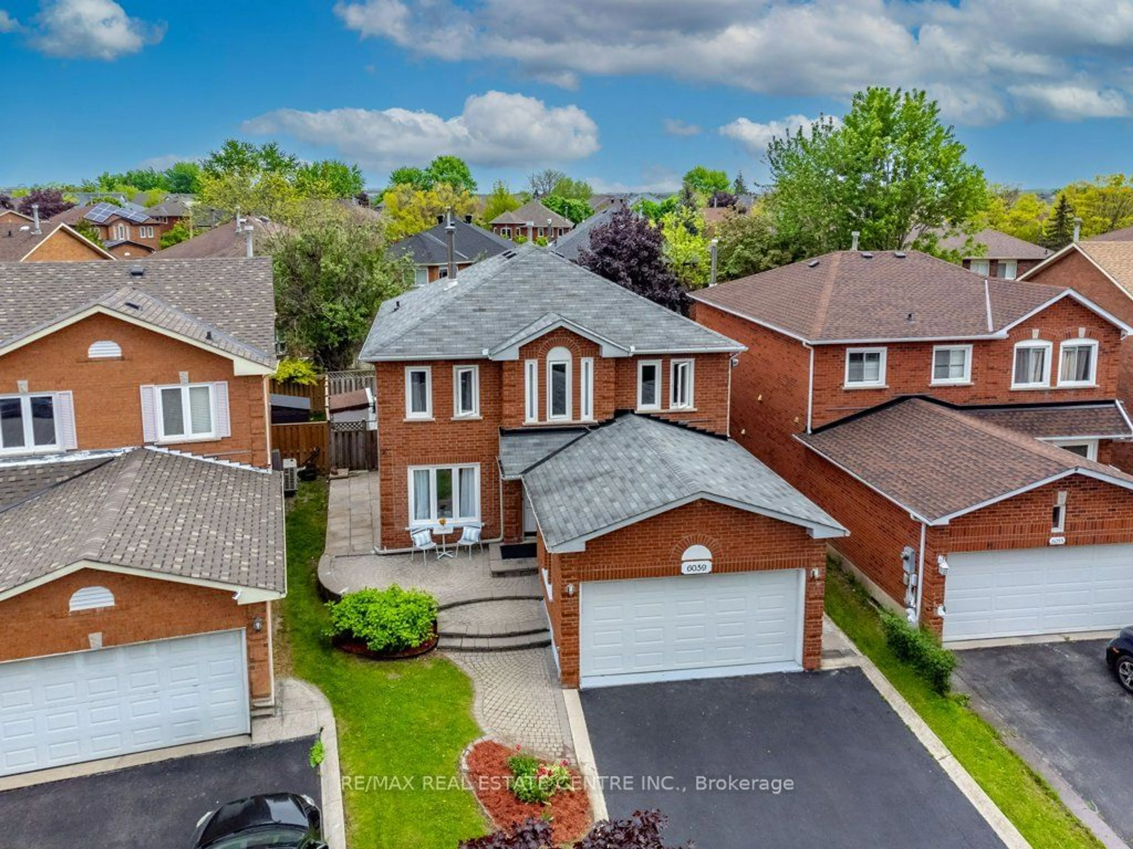 Frontside or backside of a home for 6059 Gemini Cres, Mississauga Ontario L5N 6B6