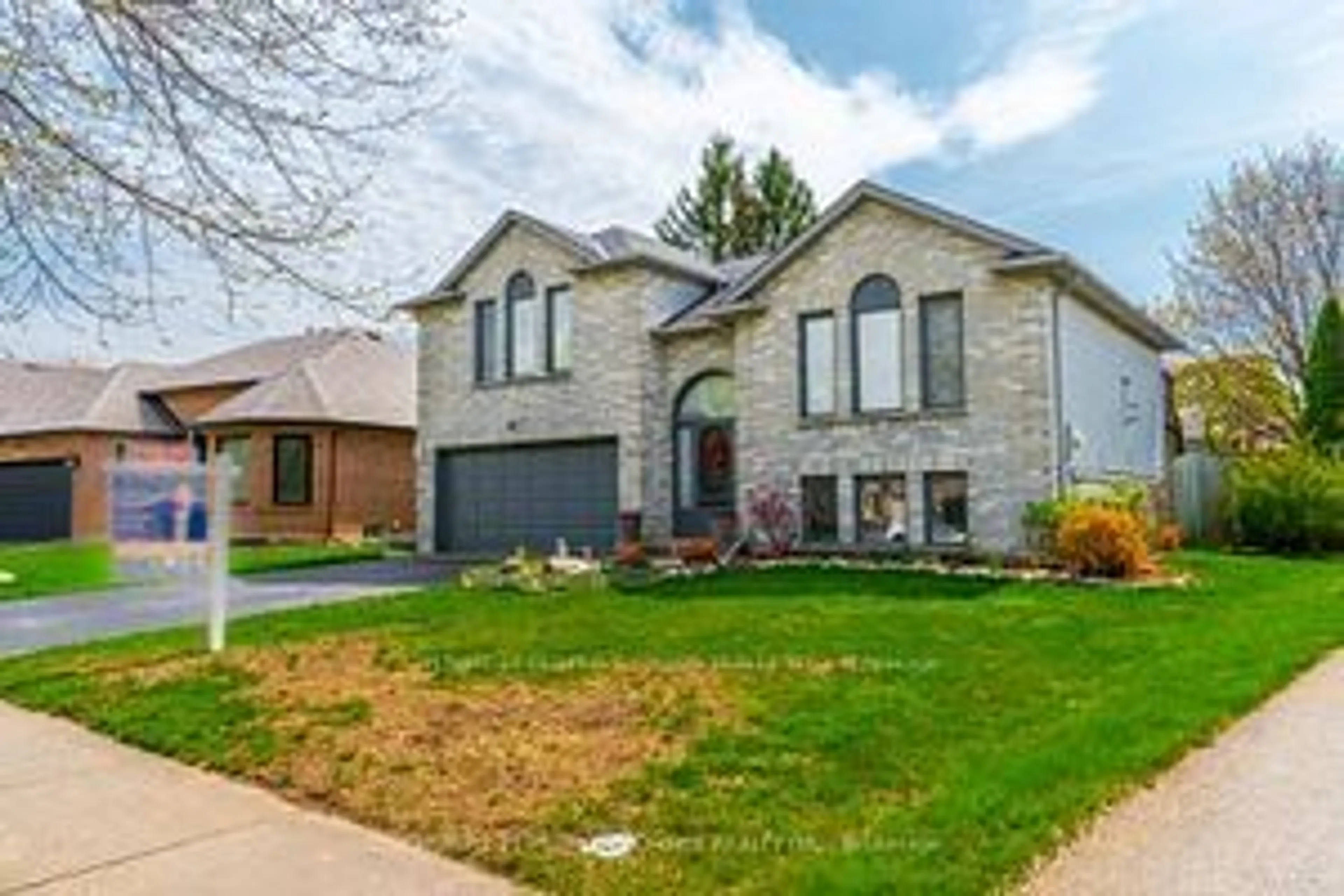 Home with brick exterior material for 1226 Oxford Ave, Oakville Ontario L6H 1S5