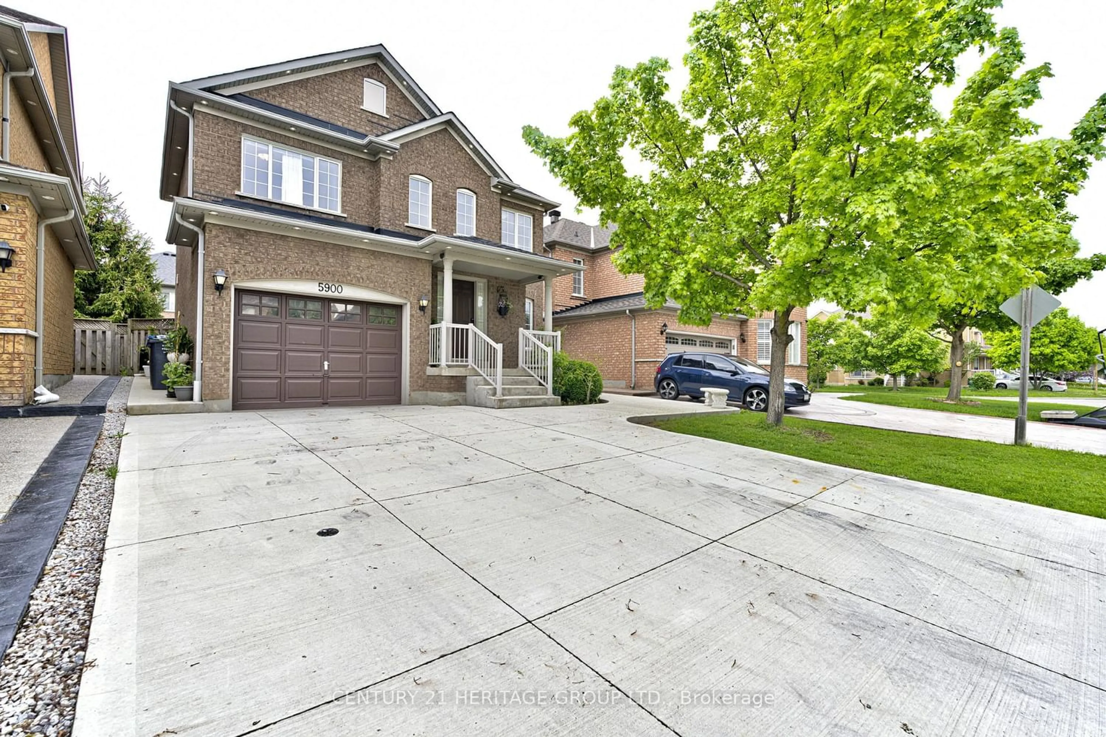 Frontside or backside of a home for 5900 Cozumel Dr, Mississauga Ontario L5M 6Y6