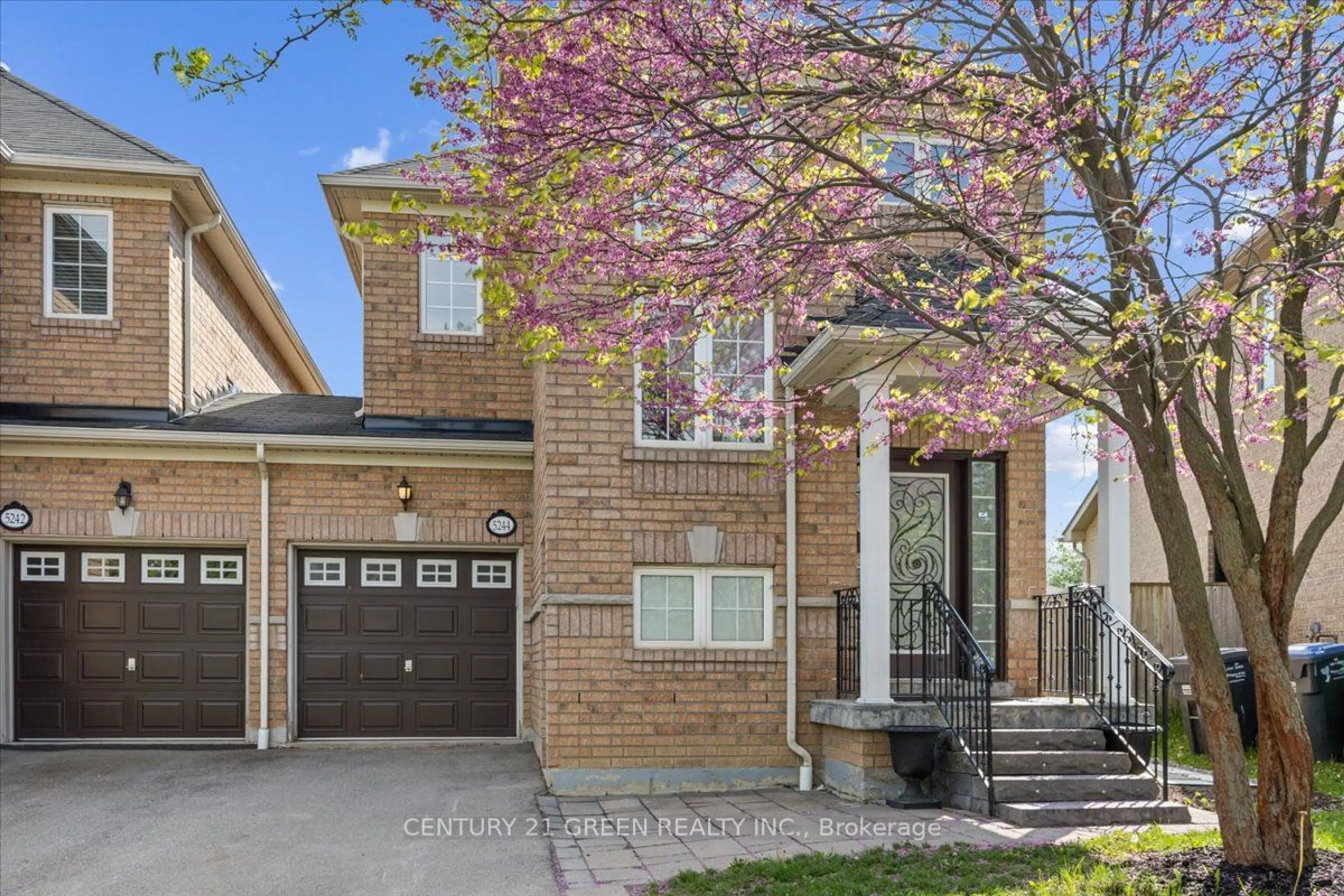Home with brick exterior material for 5244 Palmetto Pl, Mississauga Ontario L5M 0C8