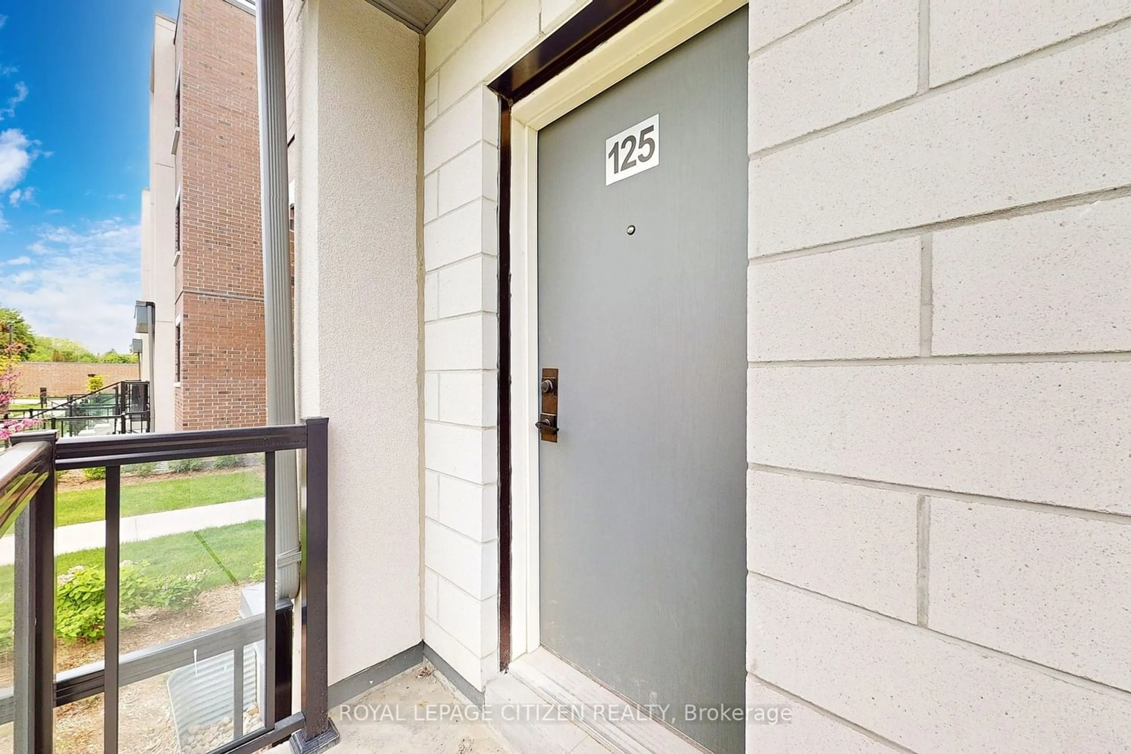 Indoor entryway for 1062 Douglas Mccurdy Comn #125, Mississauga Ontario L5G 0C6