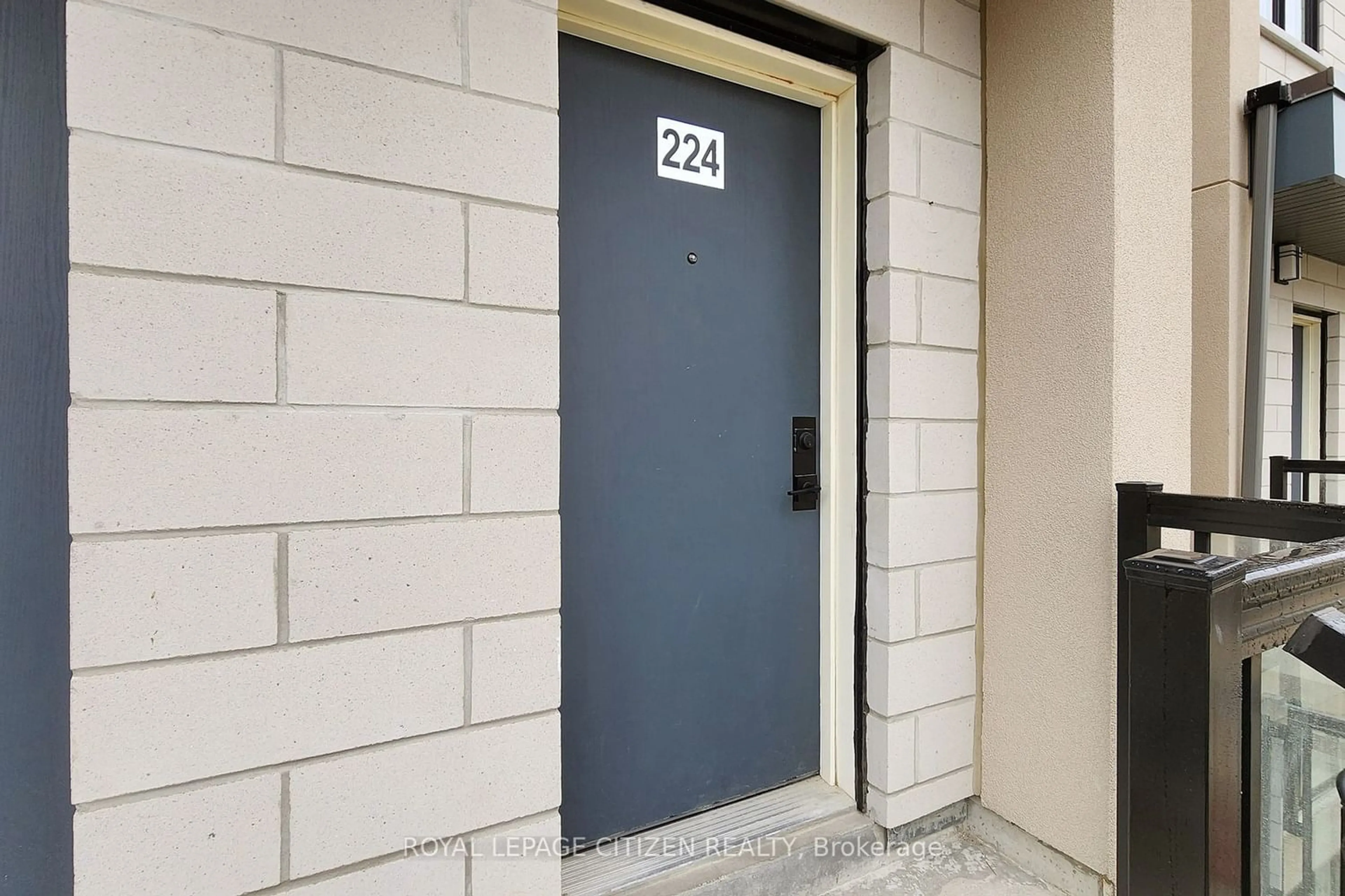 Indoor entryway for 1070 Douglas Mccurdy Cmn #224, Mississauga Ontario L5G 0C6