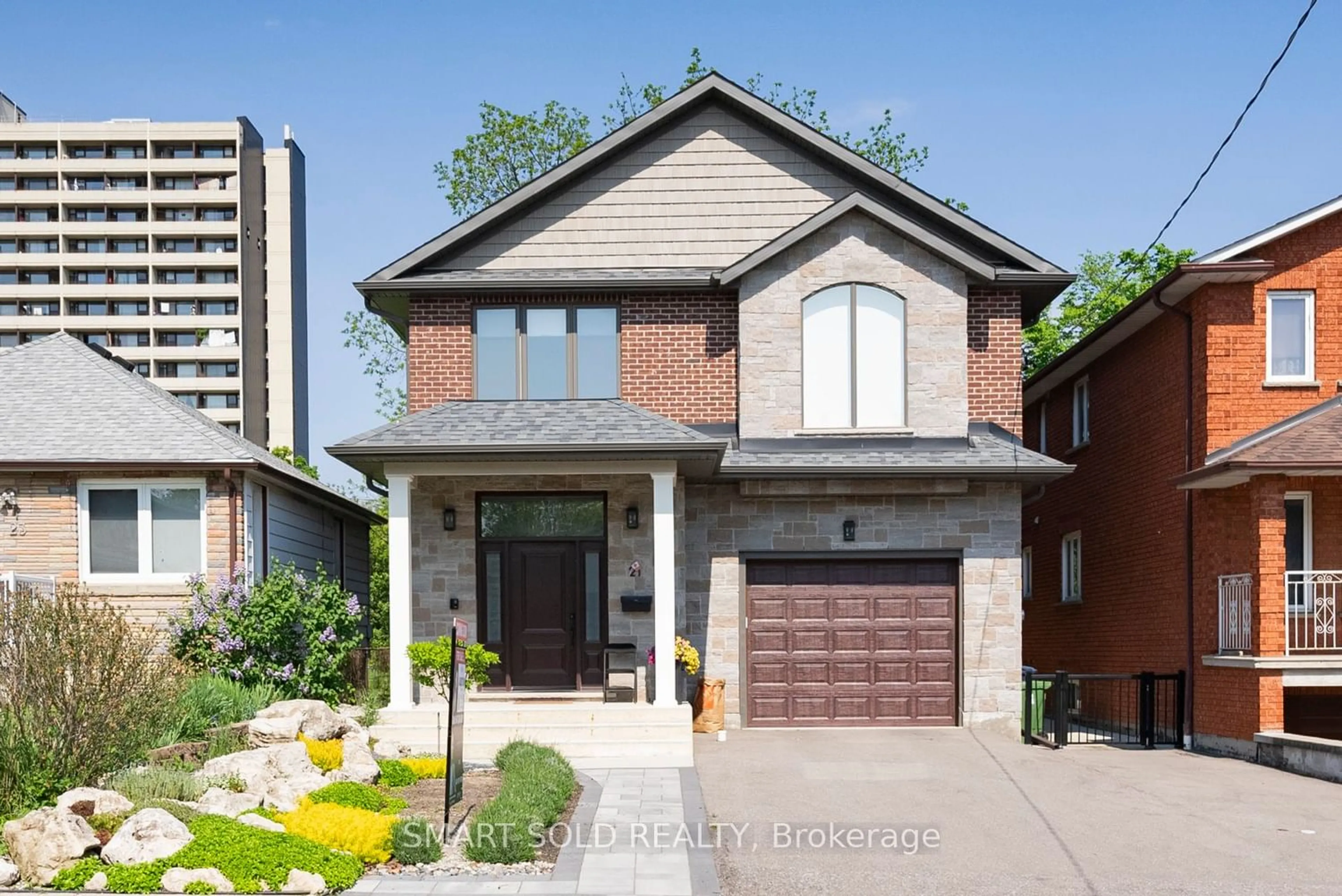 Home with brick exterior material for 21 Harold St, Toronto Ontario M8Z 3R4