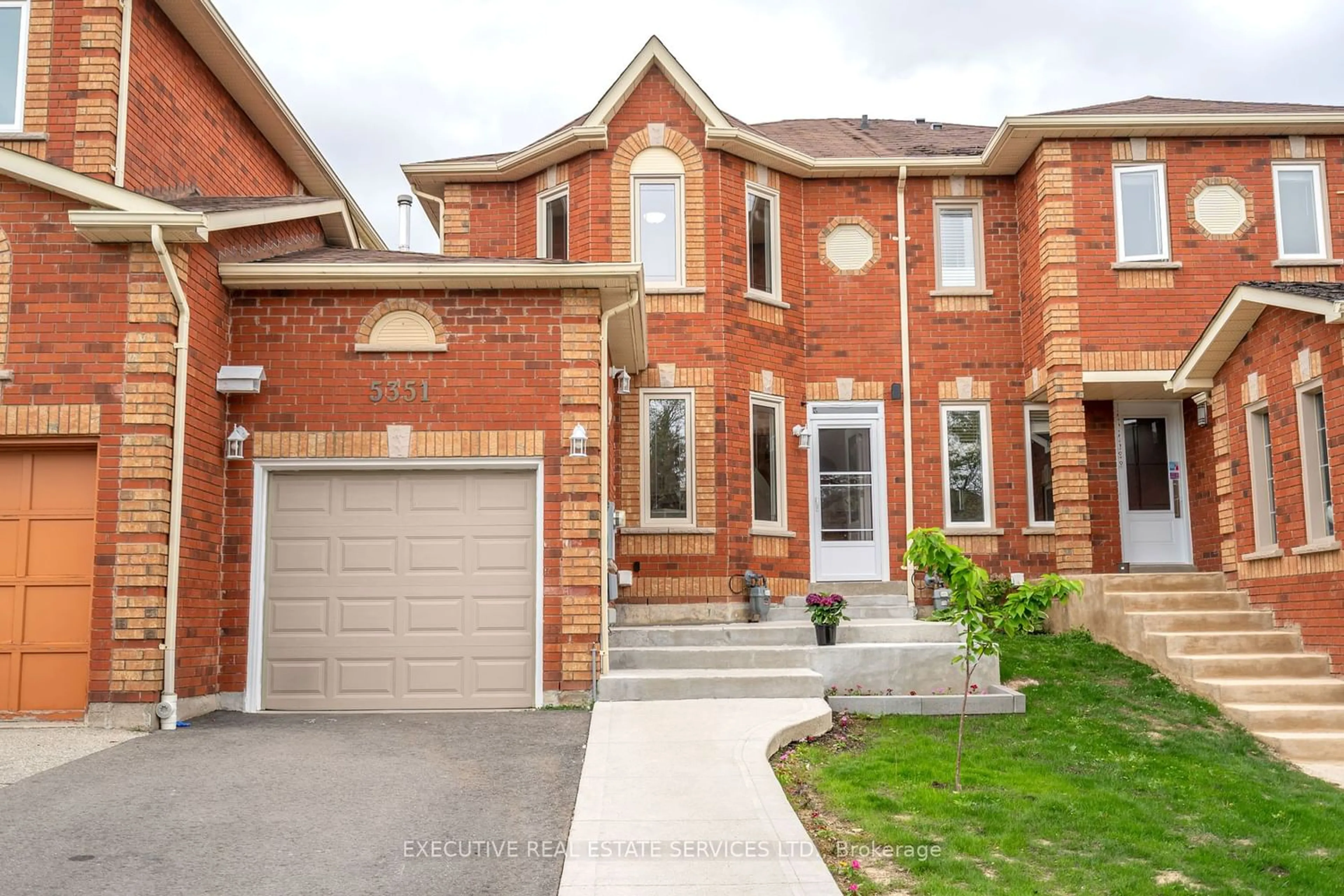 Home with brick exterior material for 5351 Richborough Dr, Mississauga Ontario L5R 3K1