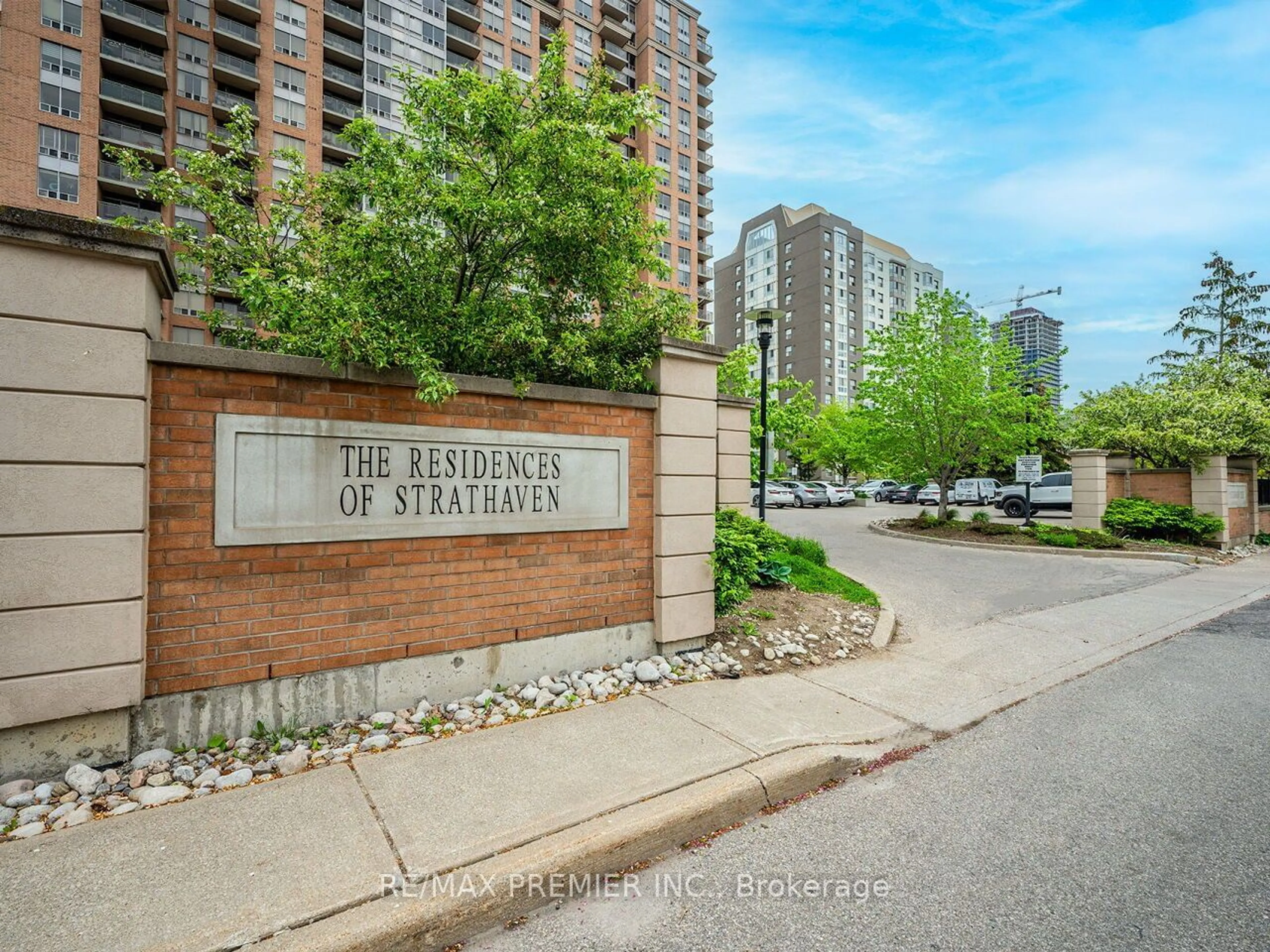 A pic from exterior of the house or condo for 55 Strathaven Dr #113, Mississauga Ontario L5R 4G9