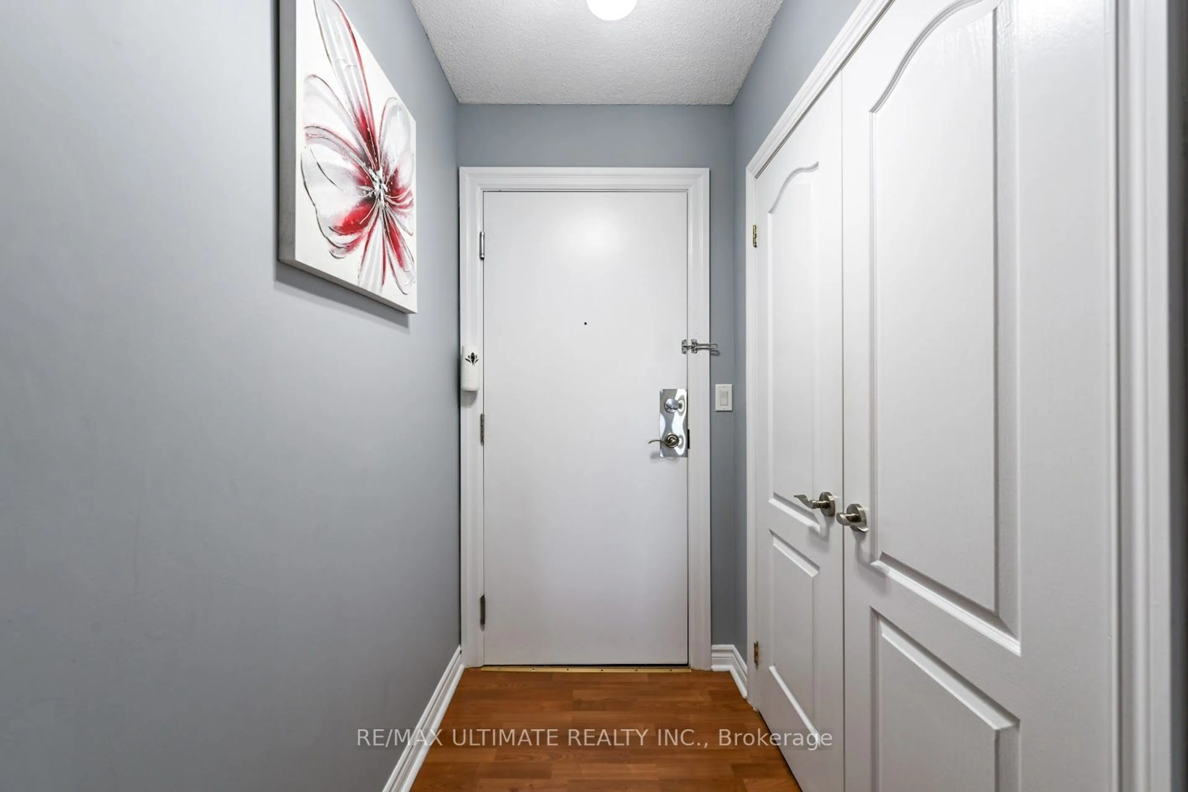 Indoor entryway for 2088 Lawrence Ave #403, Toronto Ontario M9N 3Z9