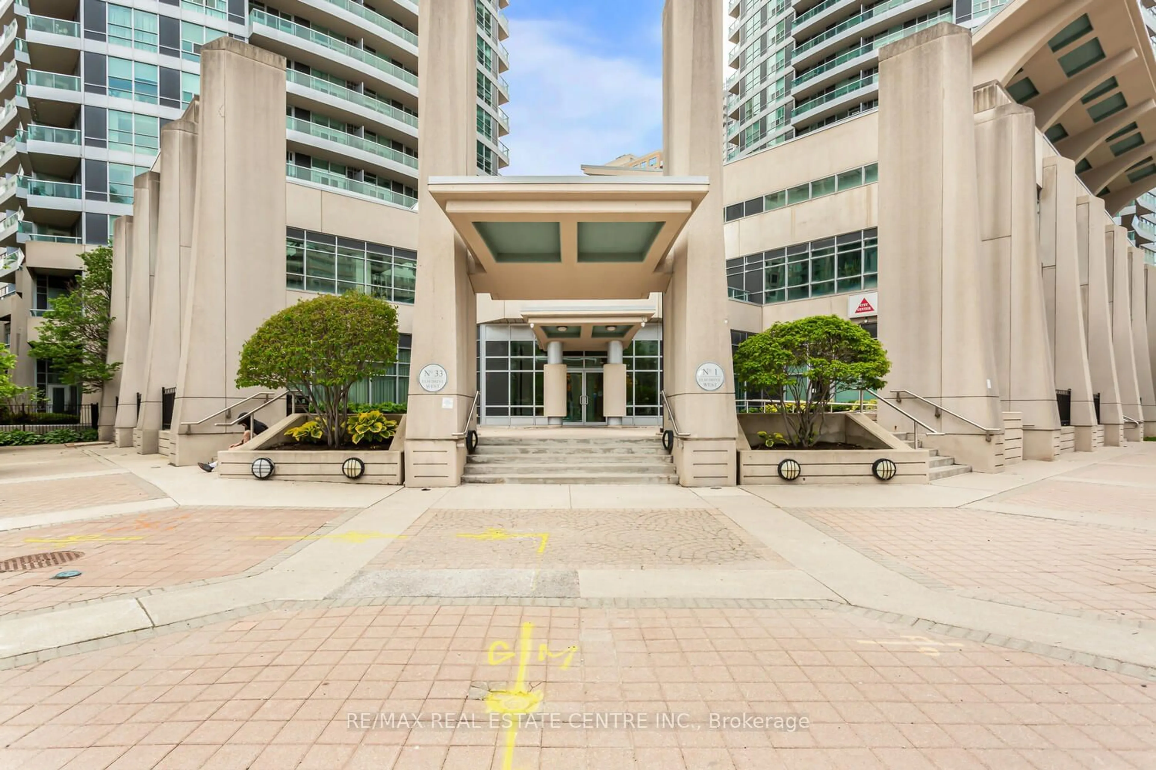 A pic from exterior of the house or condo for 1 Elm Dr #411, Mississauga Ontario L5B 4M1