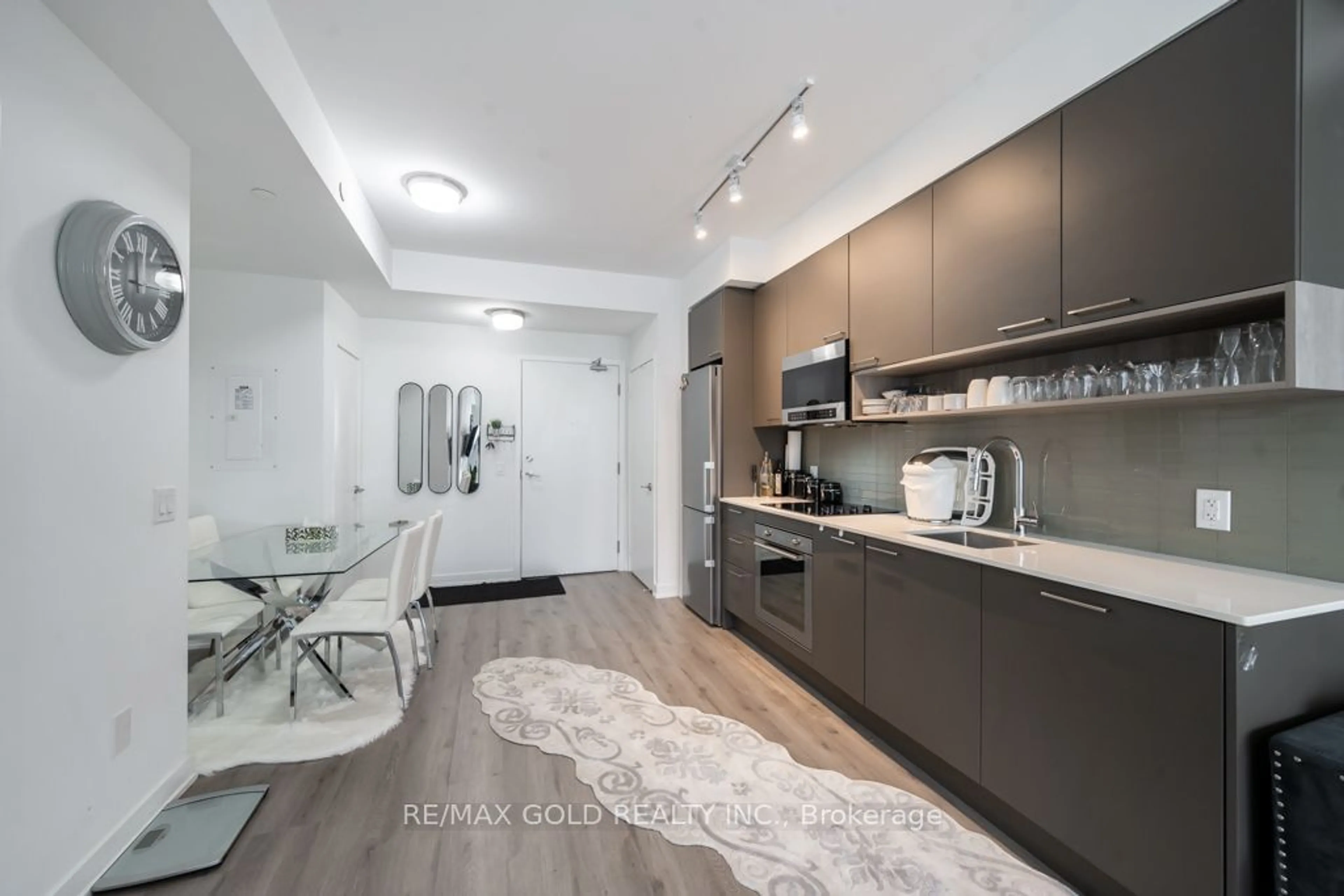 Contemporary kitchen for 3005 Pine Glen Rd #220, Oakville Ontario L6M 4C1