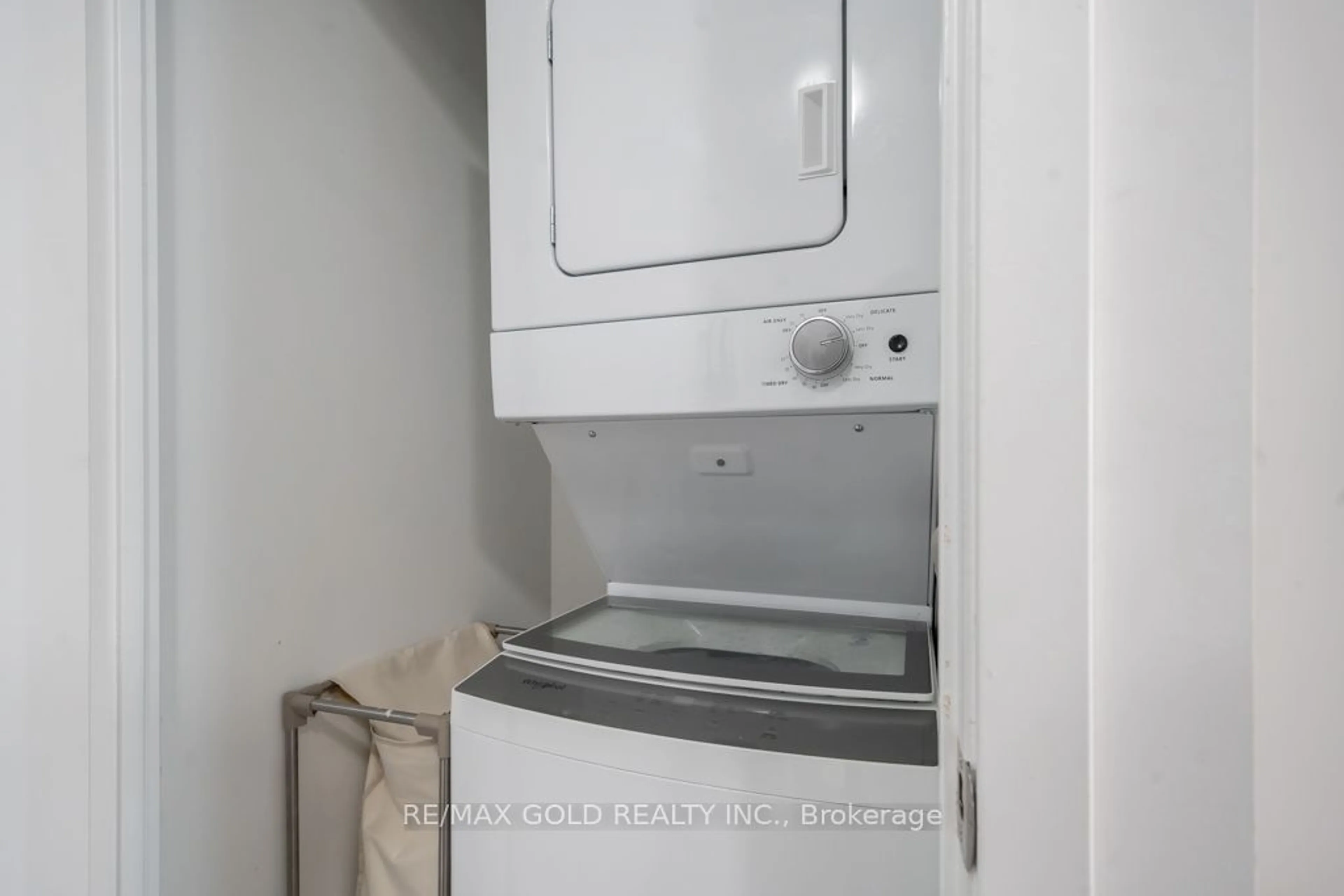 Washer and dryer for 3005 Pine Glen Rd #220, Oakville Ontario L6M 4C1