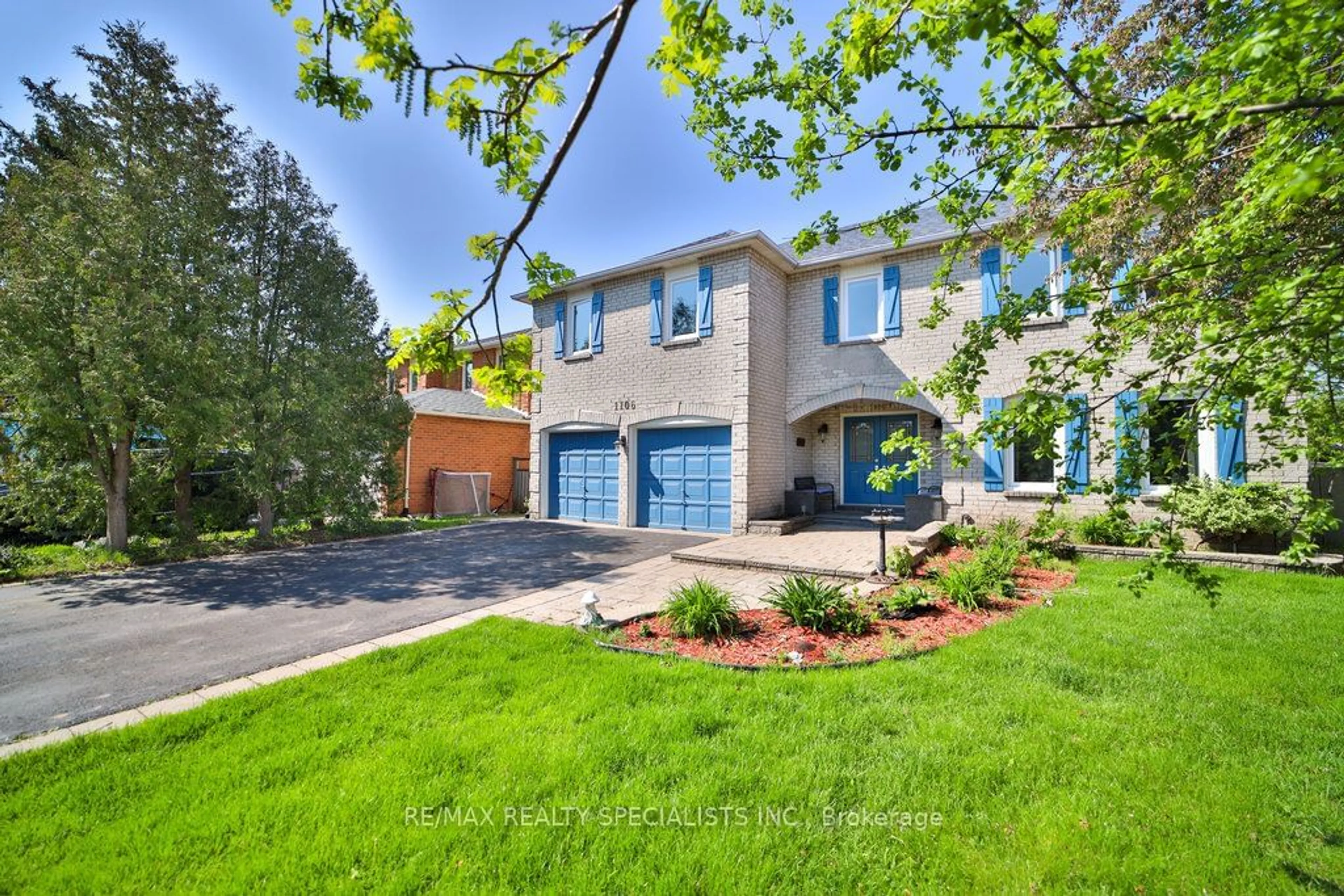 Frontside or backside of a home for 1106 Fieldstone Circ, Oakville Ontario L6M 2K3