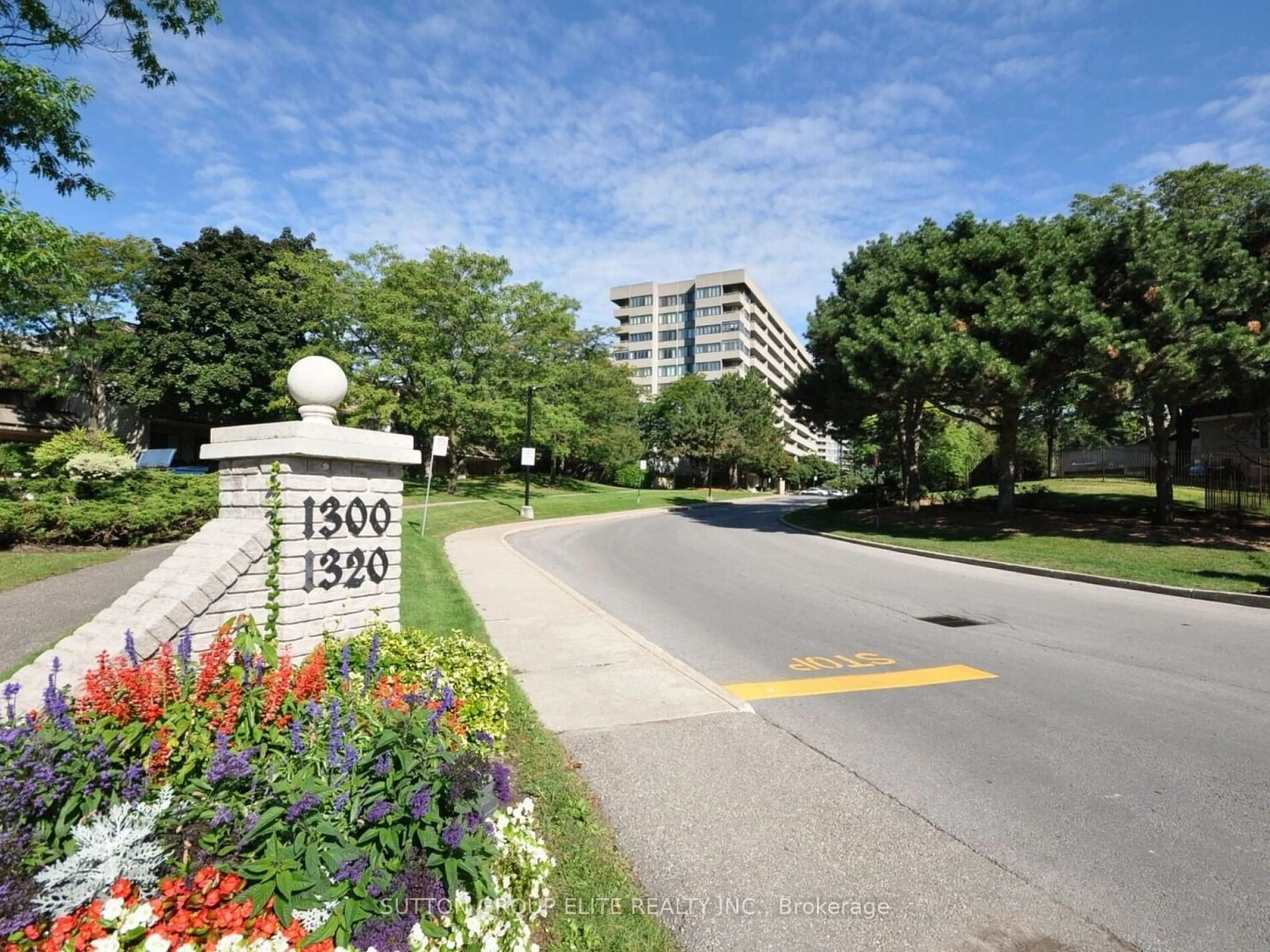 A pic from exterior of the house or condo for 1320 Mississauga Valley Blvd #917, Mississauga Ontario L5A 3S9