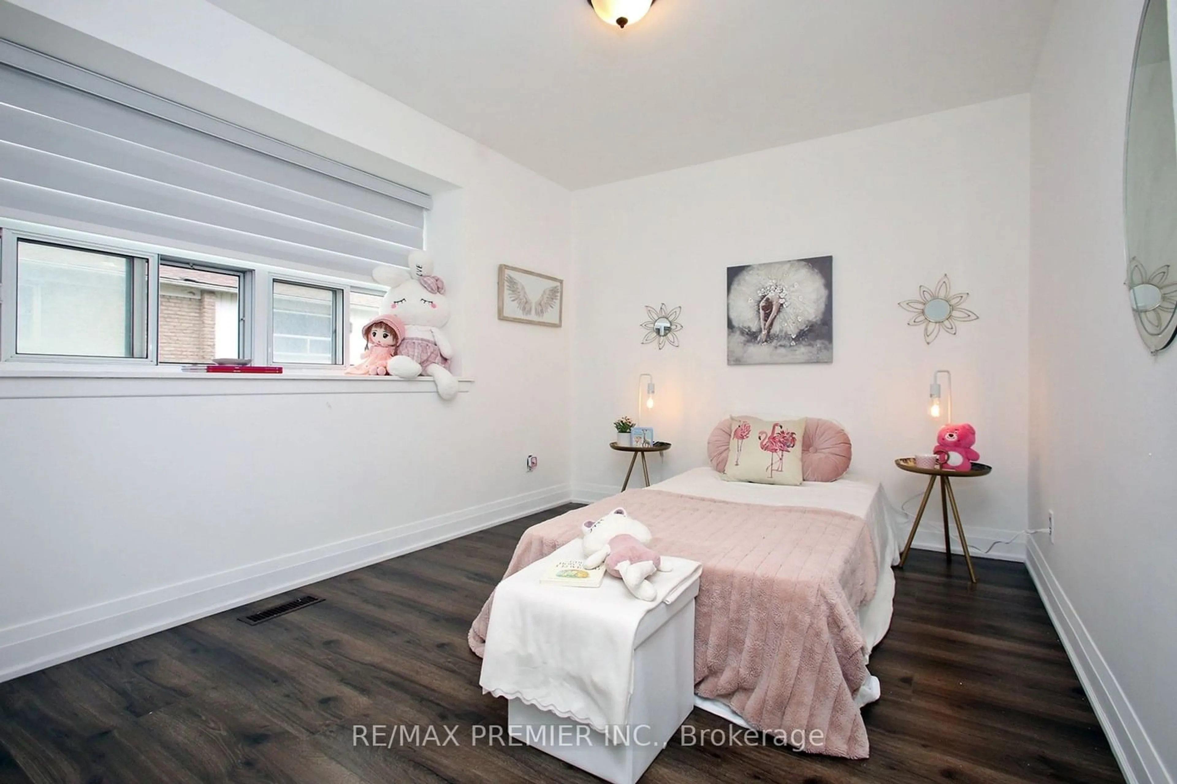 A pic of a room for 7 Gosford Blvd #1, Toronto Ontario M3N 2G7