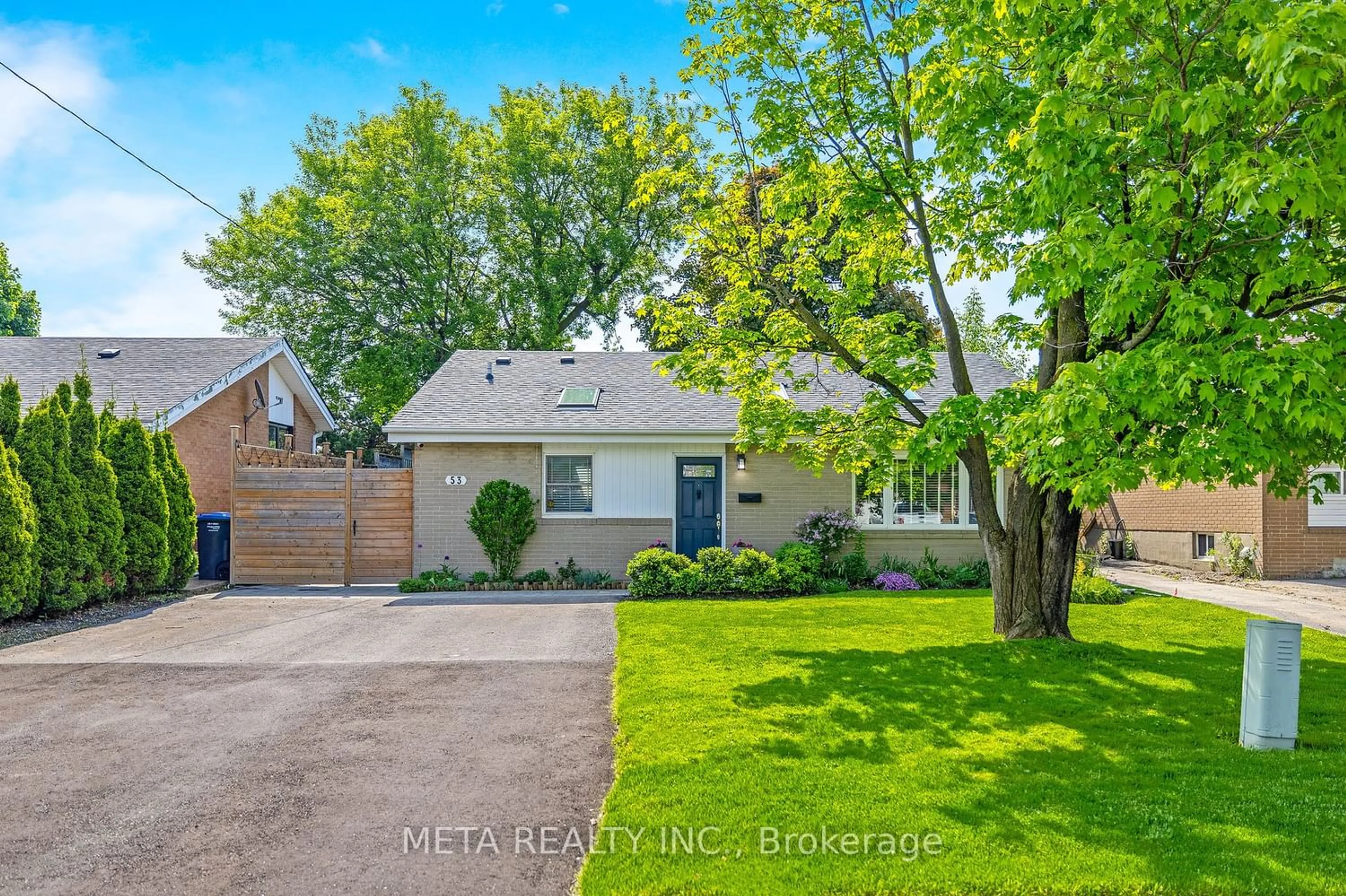 Frontside or backside of a home for 53 Nanwood Dr, Brampton Ontario L6W 1M1
