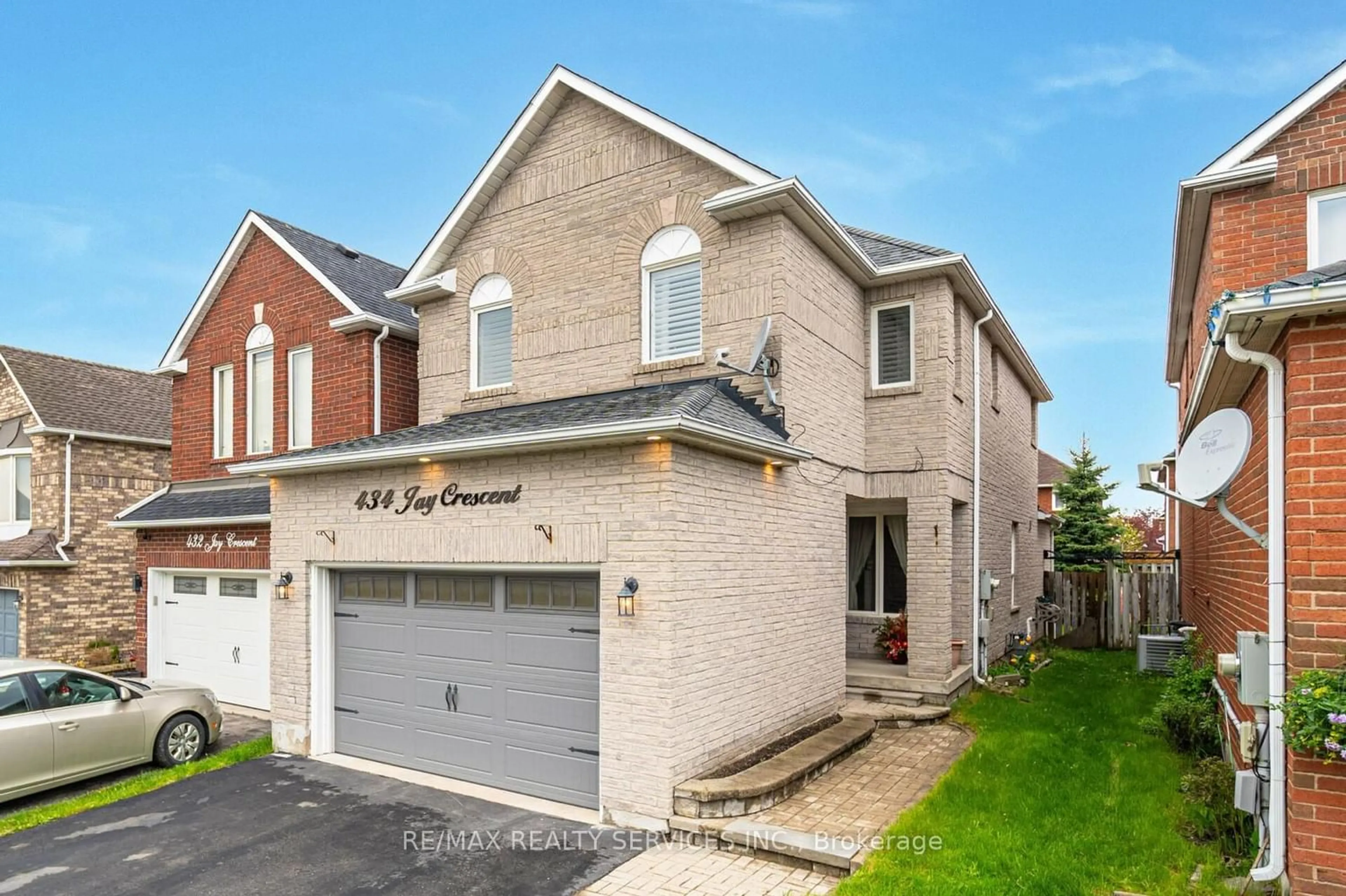 Home with brick exterior material for 434 Jay Cres, Orangeville Ontario L9W 4Z2