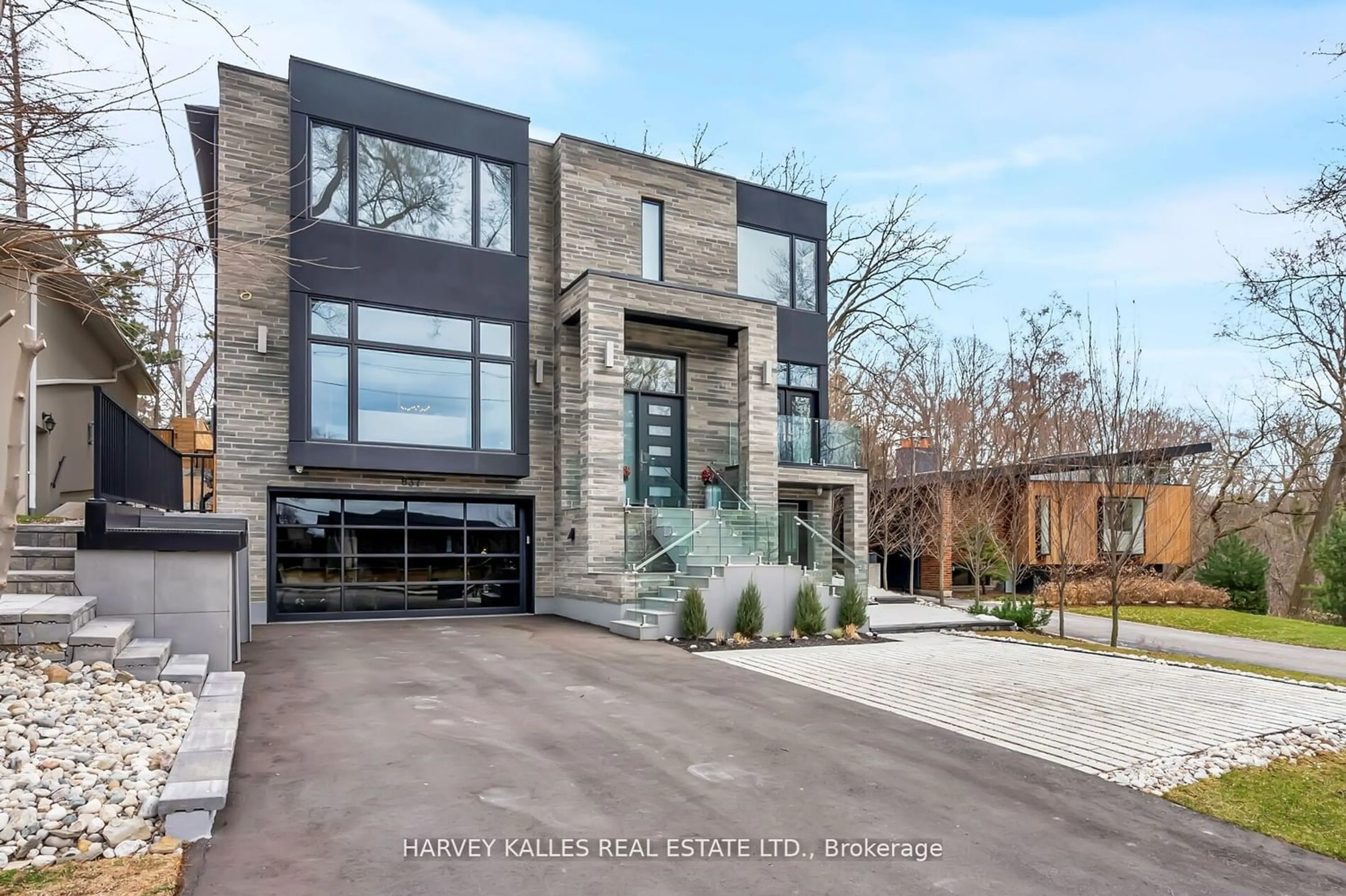 Home with brick exterior material for 837 Royal York Rd, Toronto Ontario M9Y 2V1