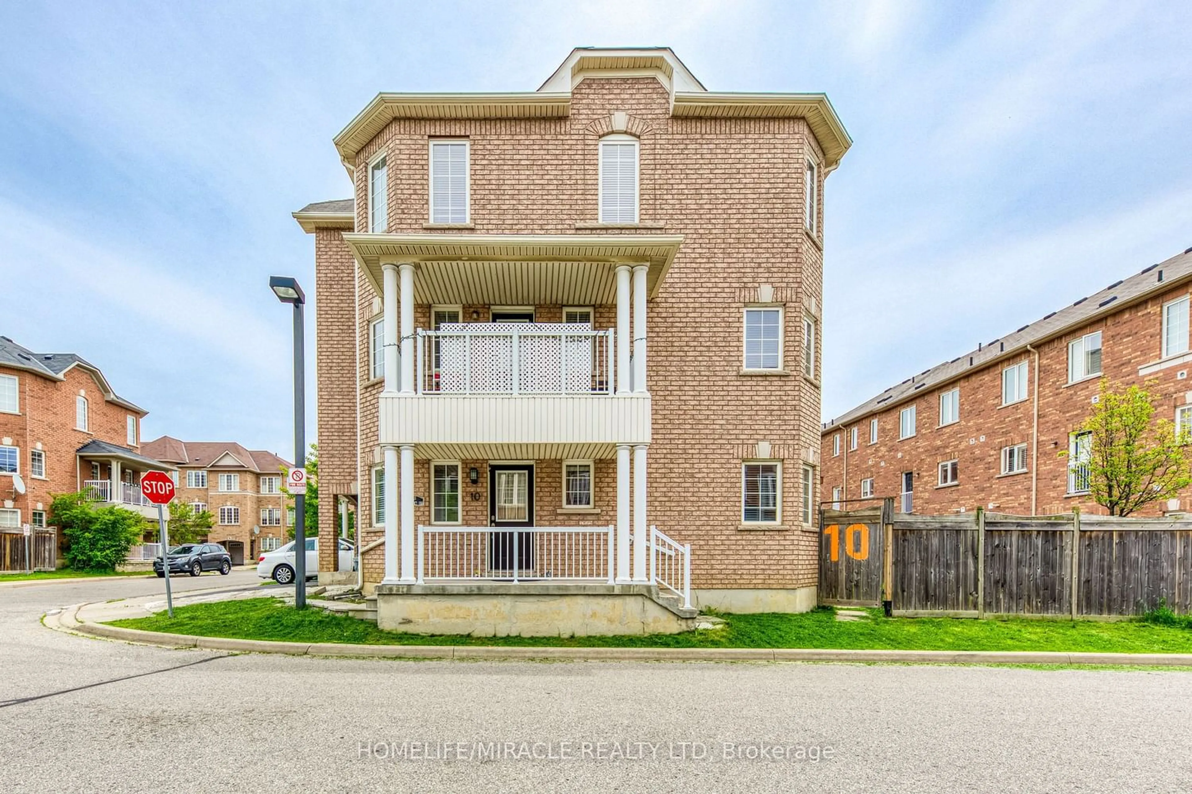 A pic from exterior of the house or condo for 10 Gatlin St, Brampton Ontario L6Y 0R6