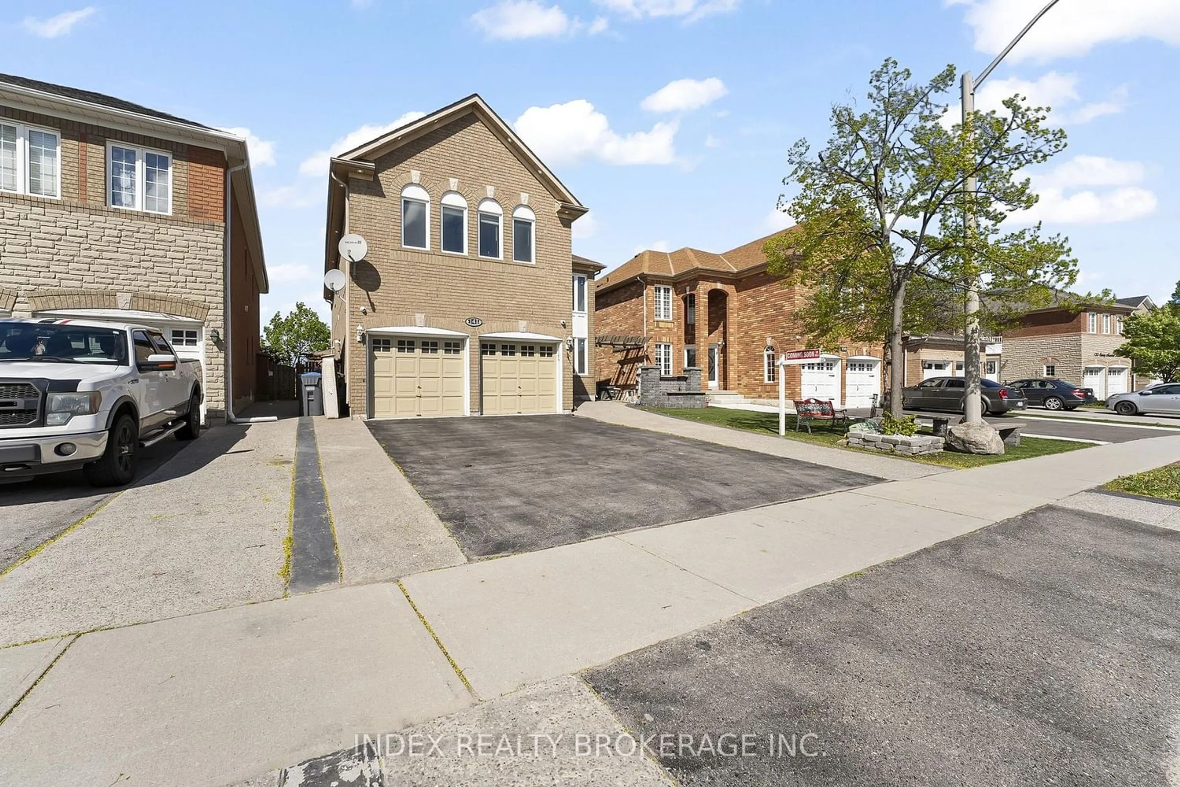 Frontside or backside of a home for 141 Sunny Meadow Blvd, Brampton Ontario L6R 2H8