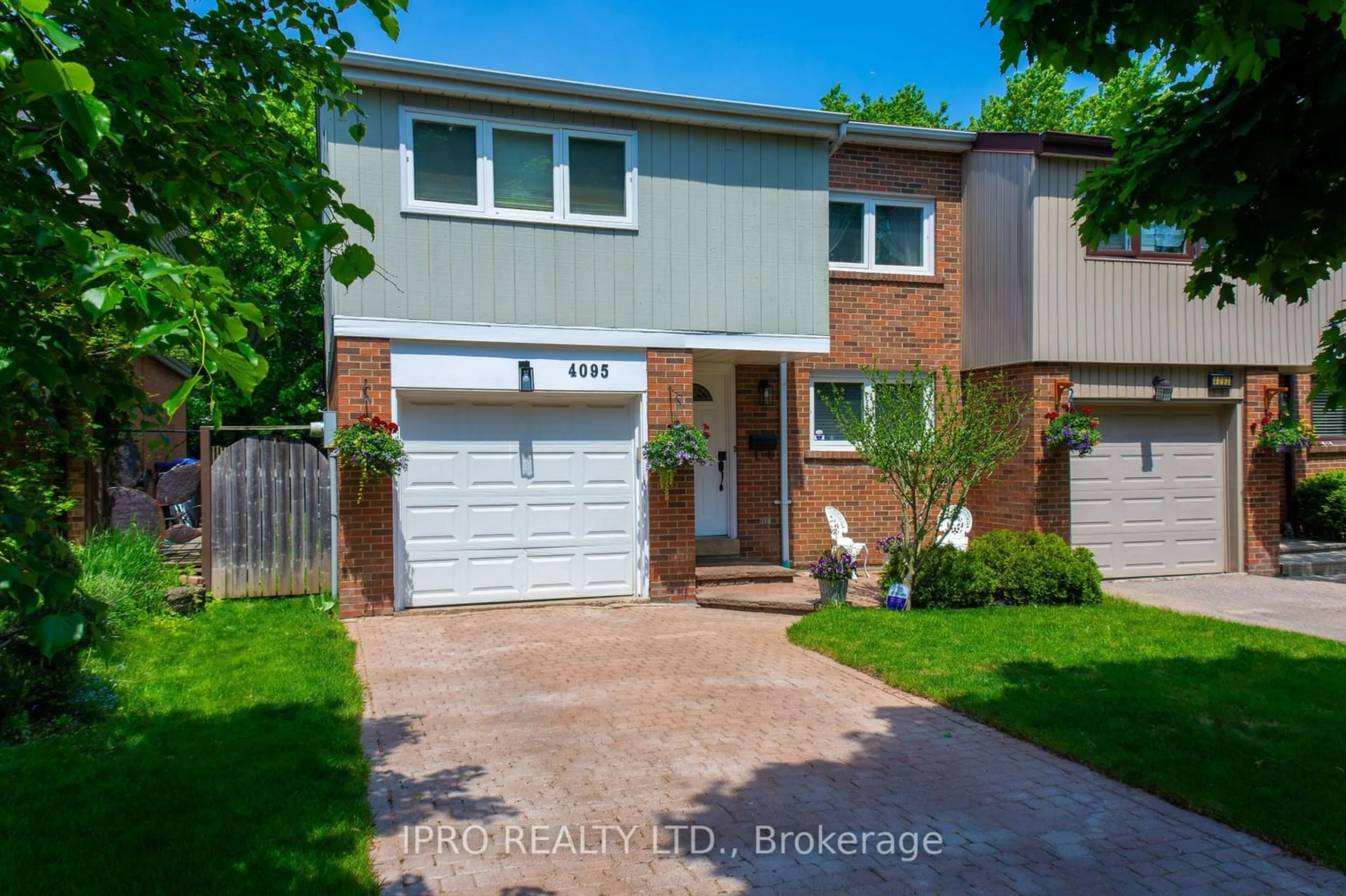 Frontside or backside of a home for 4095 Barbican Dr, Mississauga Ontario L5L 2C4