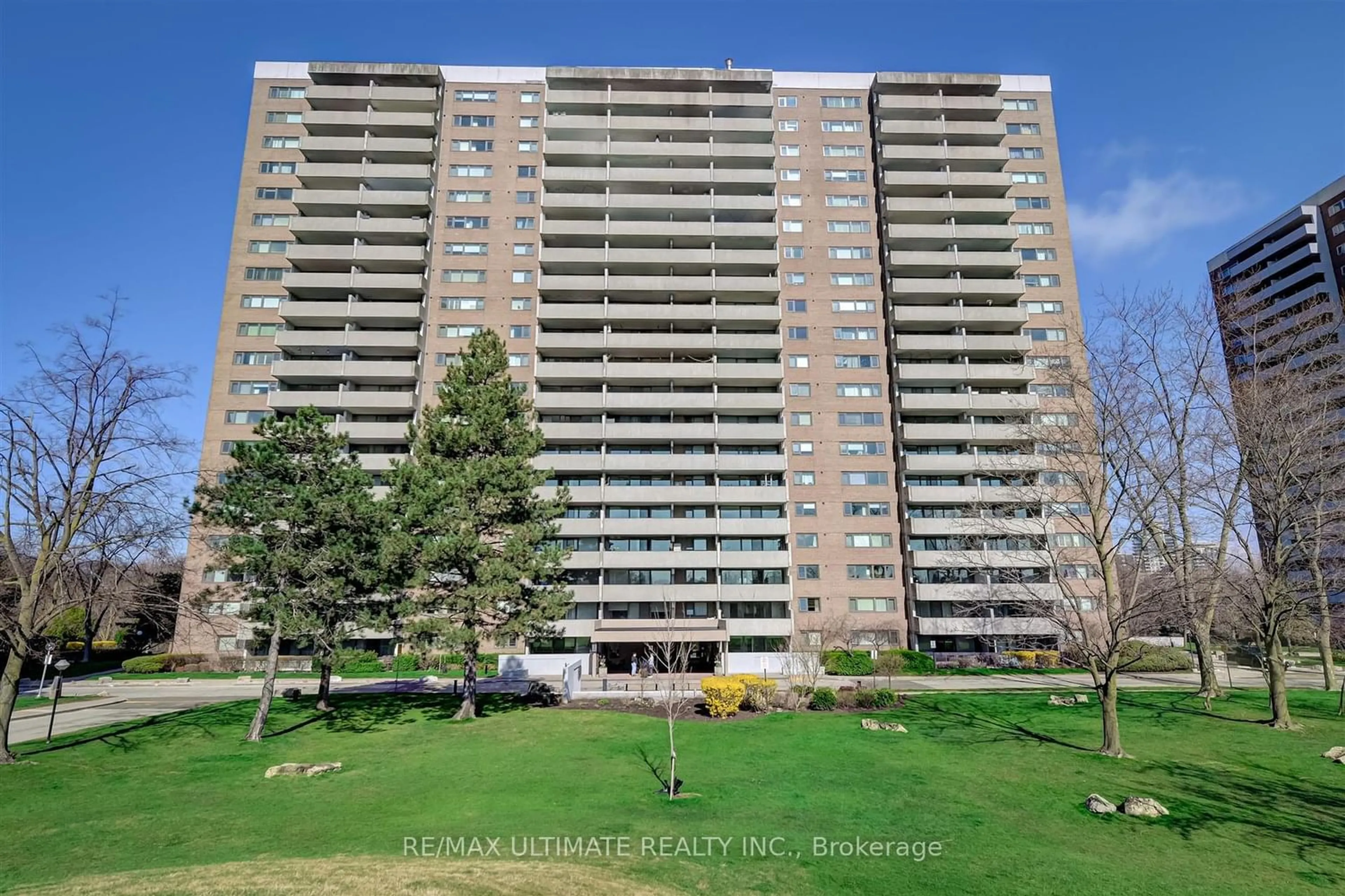 A pic from exterior of the house or condo for 260 Scarlett Rd #1908, Toronto Ontario M6N 4X6