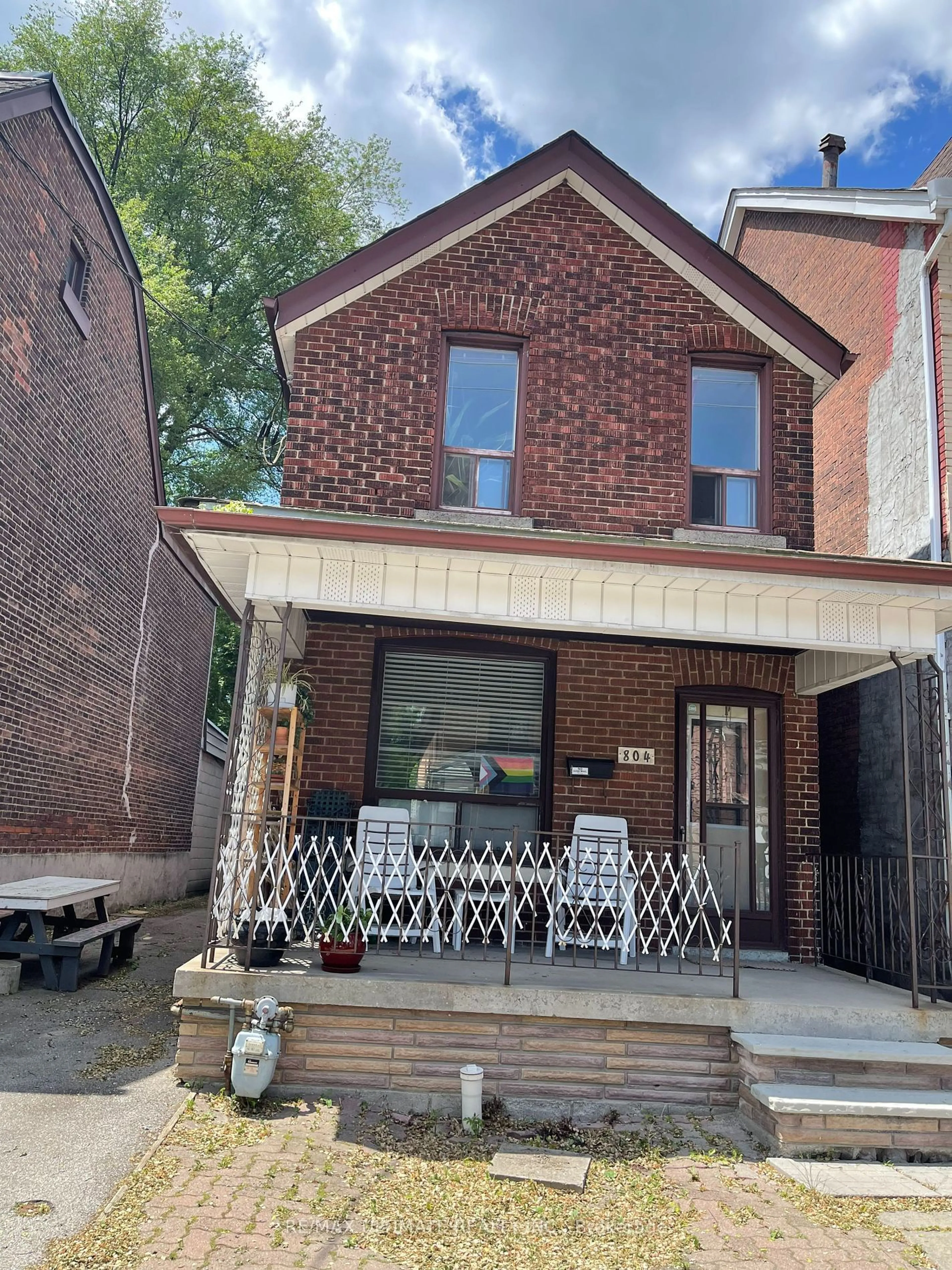 Home with brick exterior material for 804 Dovercourt Rd, Toronto Ontario M6H 2X3