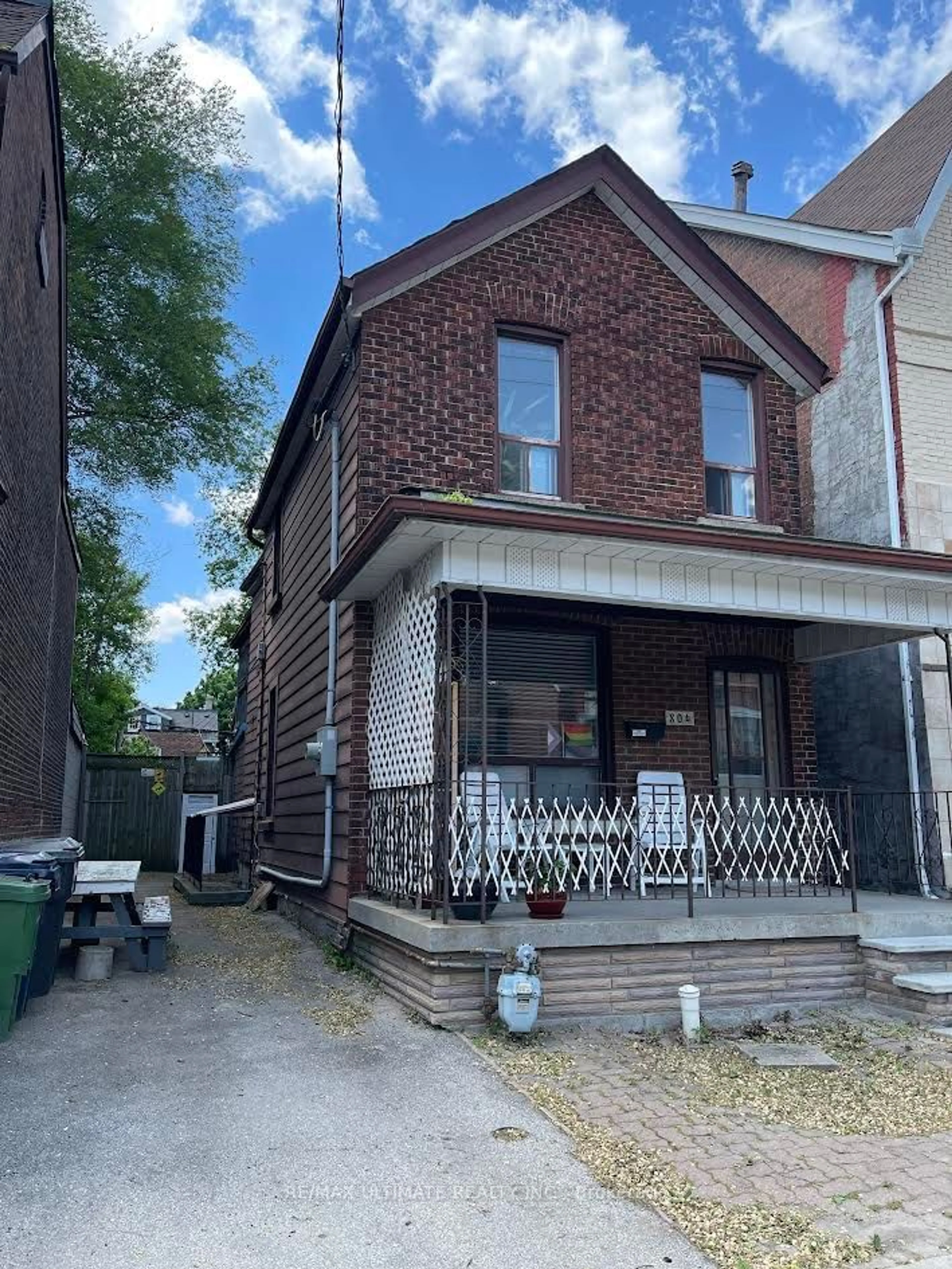 Home with brick exterior material for 804 Dovercourt Rd, Toronto Ontario M6H 2X3