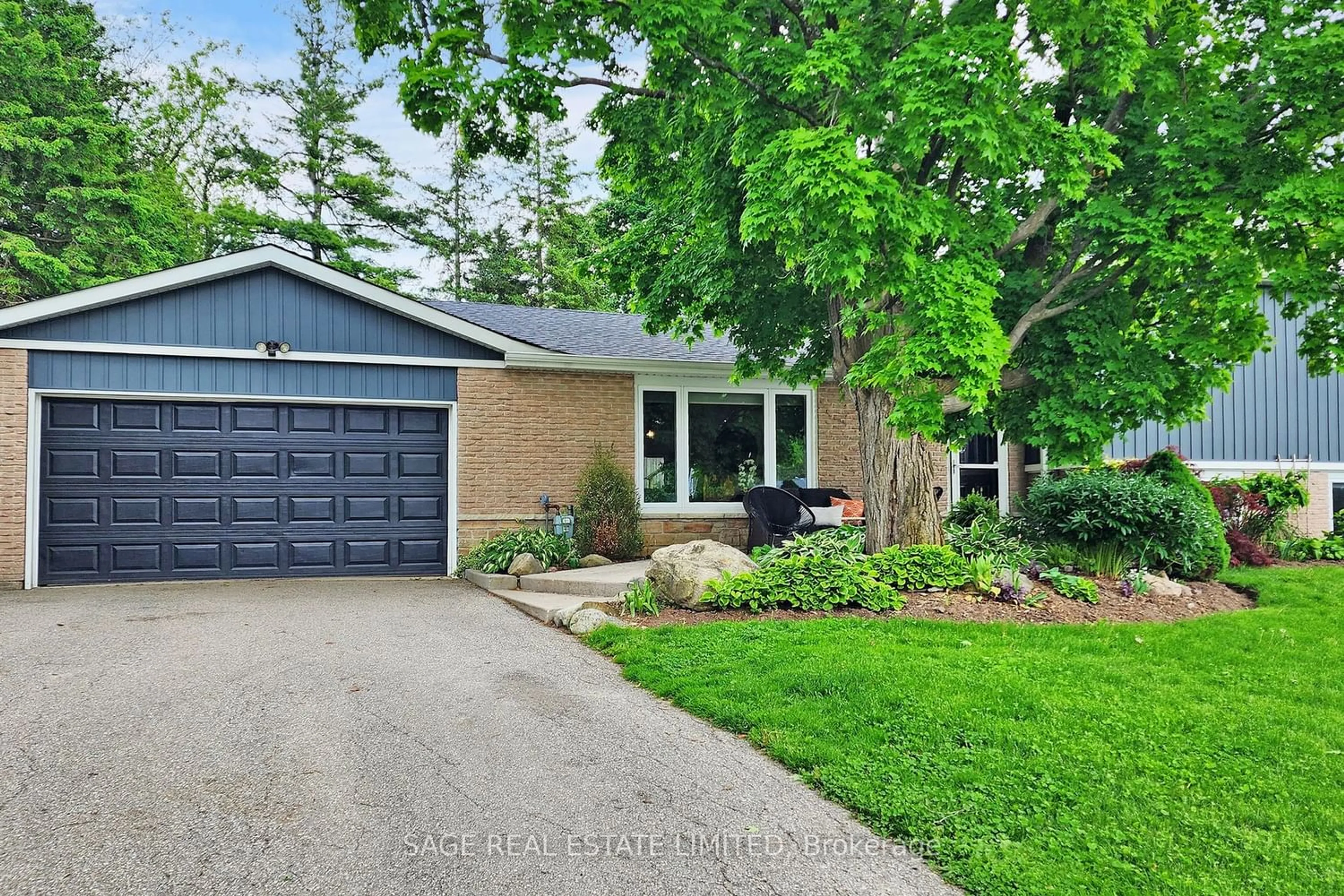 Frontside or backside of a home for 24 Marion St, Caledon Ontario L7C 1K8