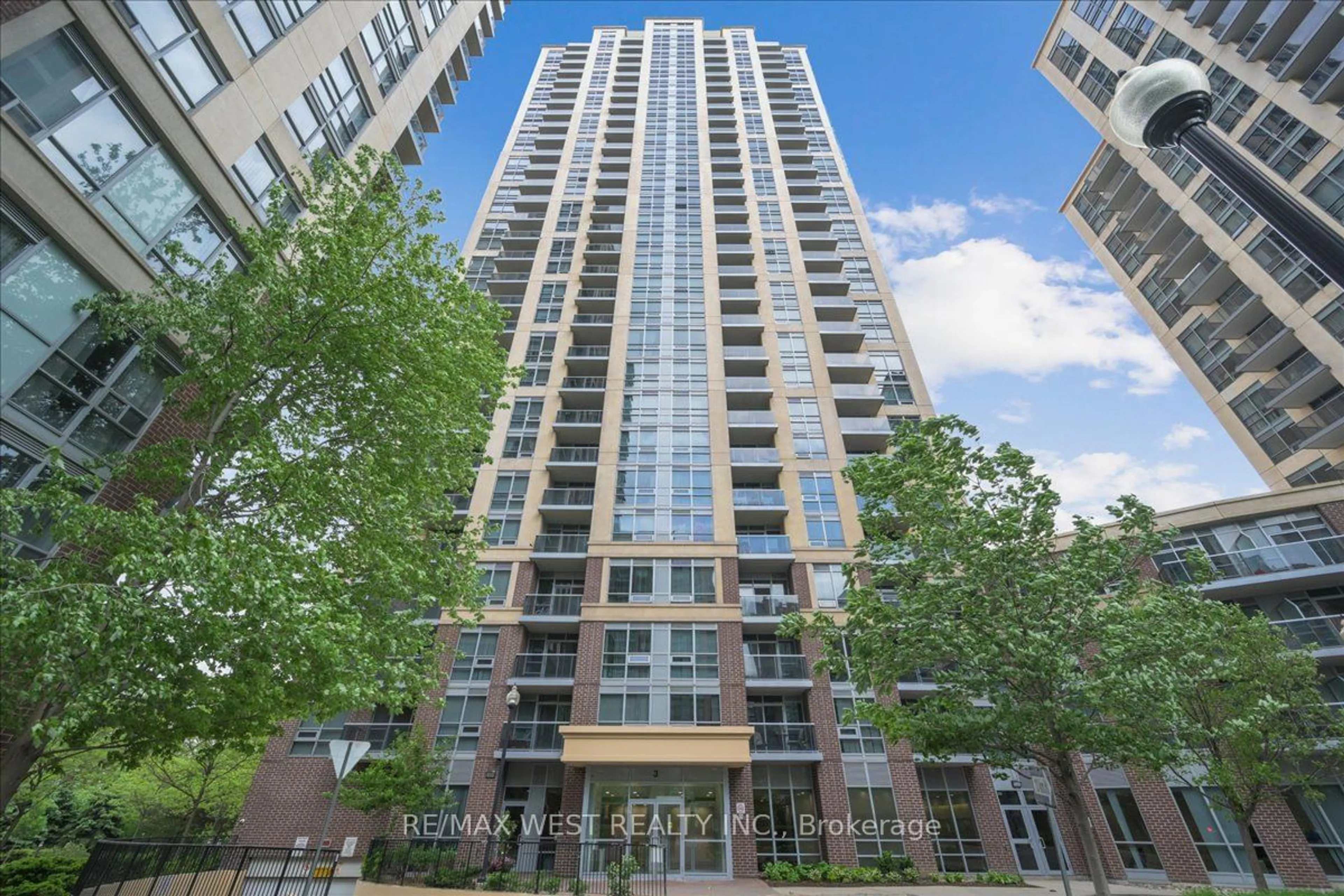 A pic from exterior of the house or condo for 3 Michael Power Pl #2709, Toronto Ontario M9A 0A2