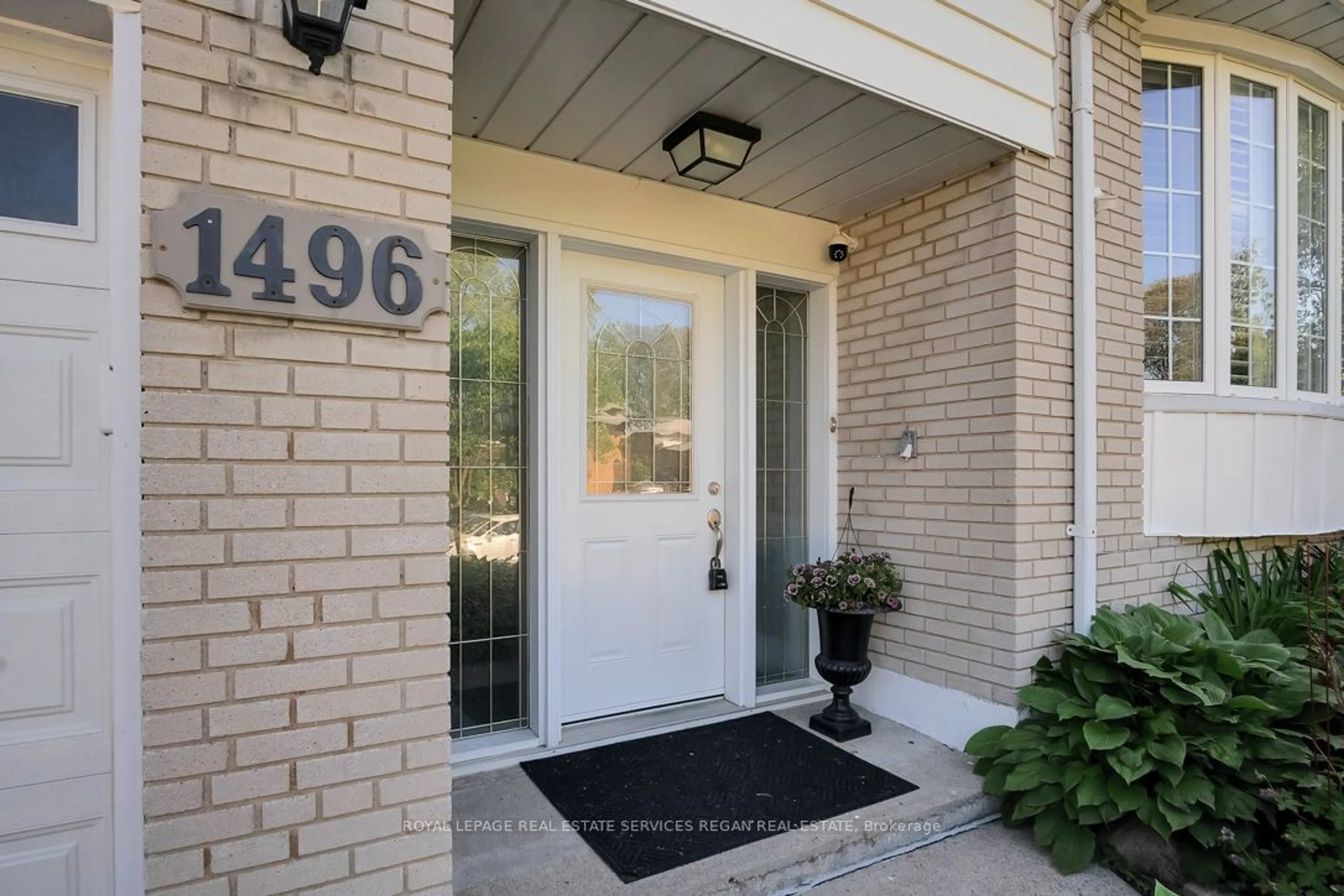 Indoor entryway for 1496 Hobbs Cres, Mississauga Ontario L5J 3R9