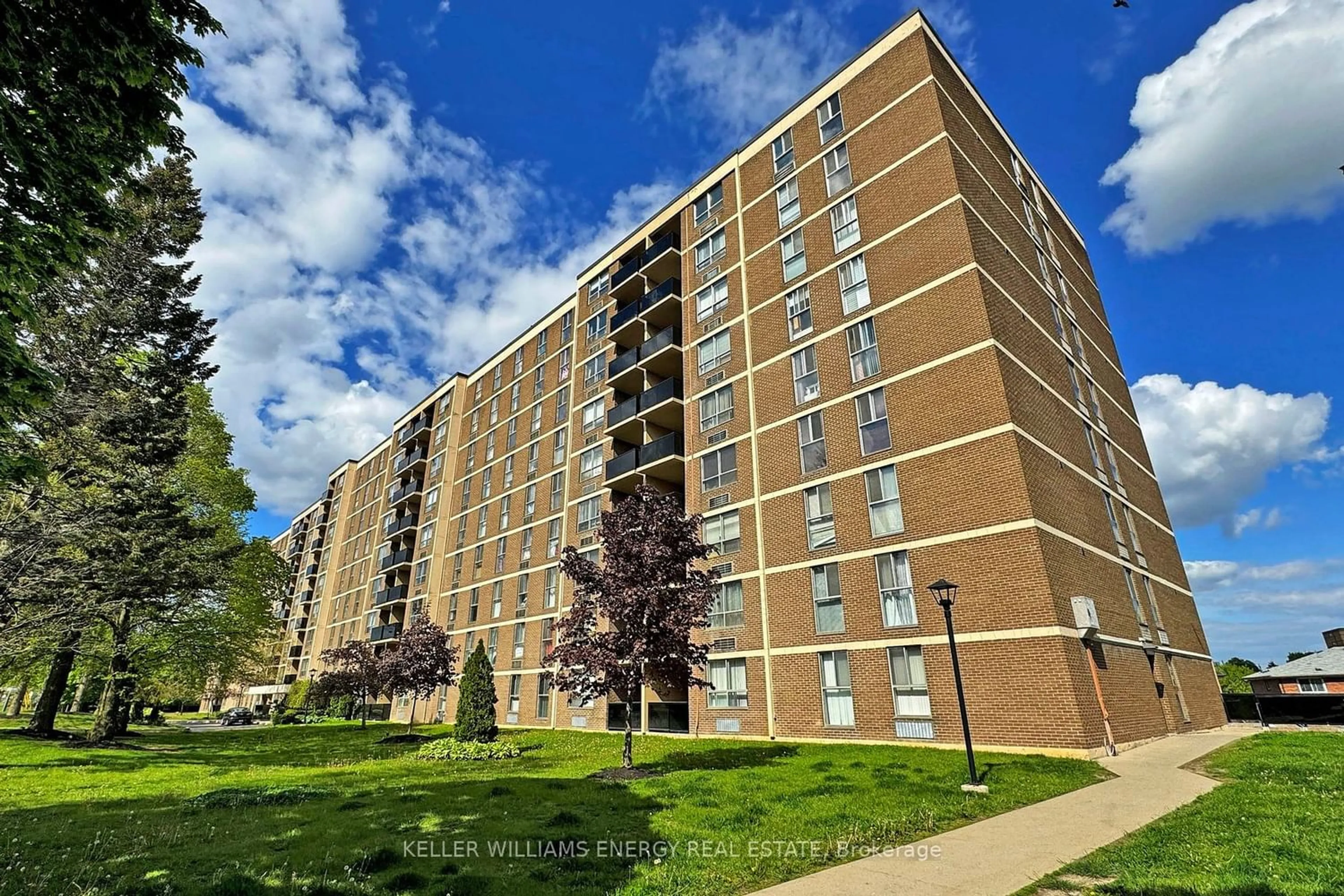 A pic from exterior of the house or condo for 2835 Islington Ave #407, Toronto Ontario M9L 2K2