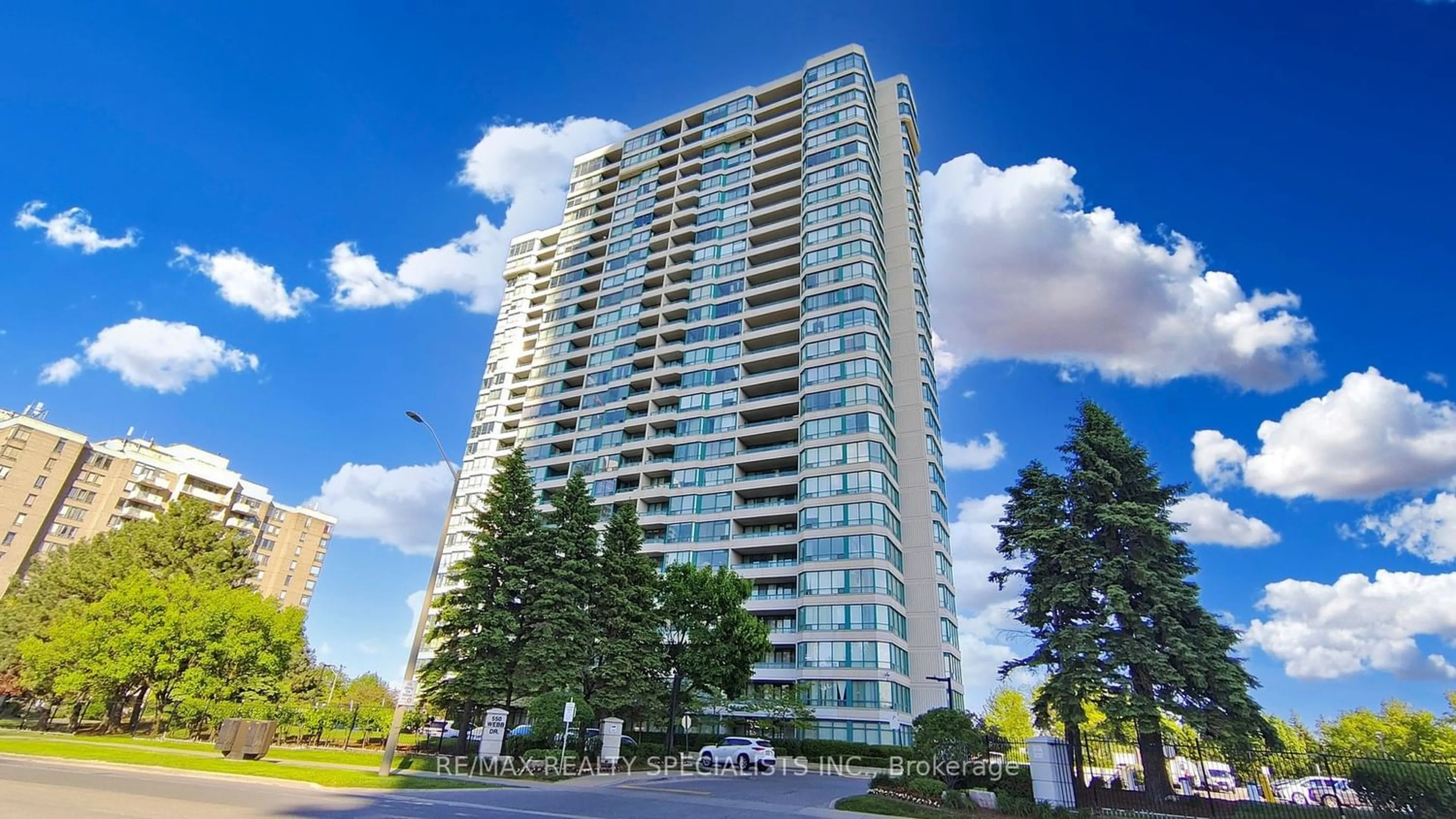 A pic from exterior of the house or condo for 550 Webb Dr #2606, Mississauga Ontario L5B 3Y4