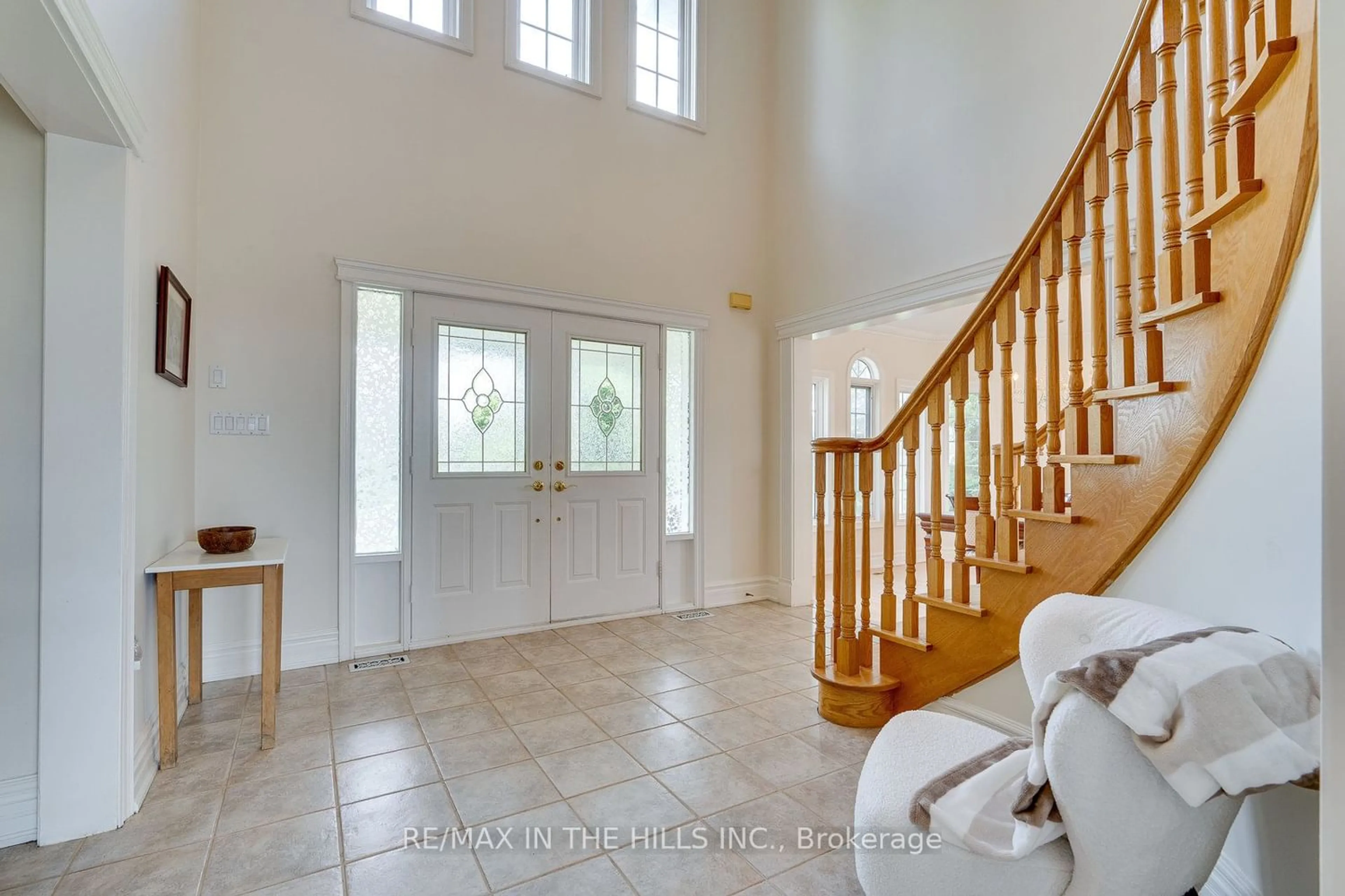 Indoor entryway for 15316 Mount Wolfe Rd, Caledon Ontario L7E 3N7