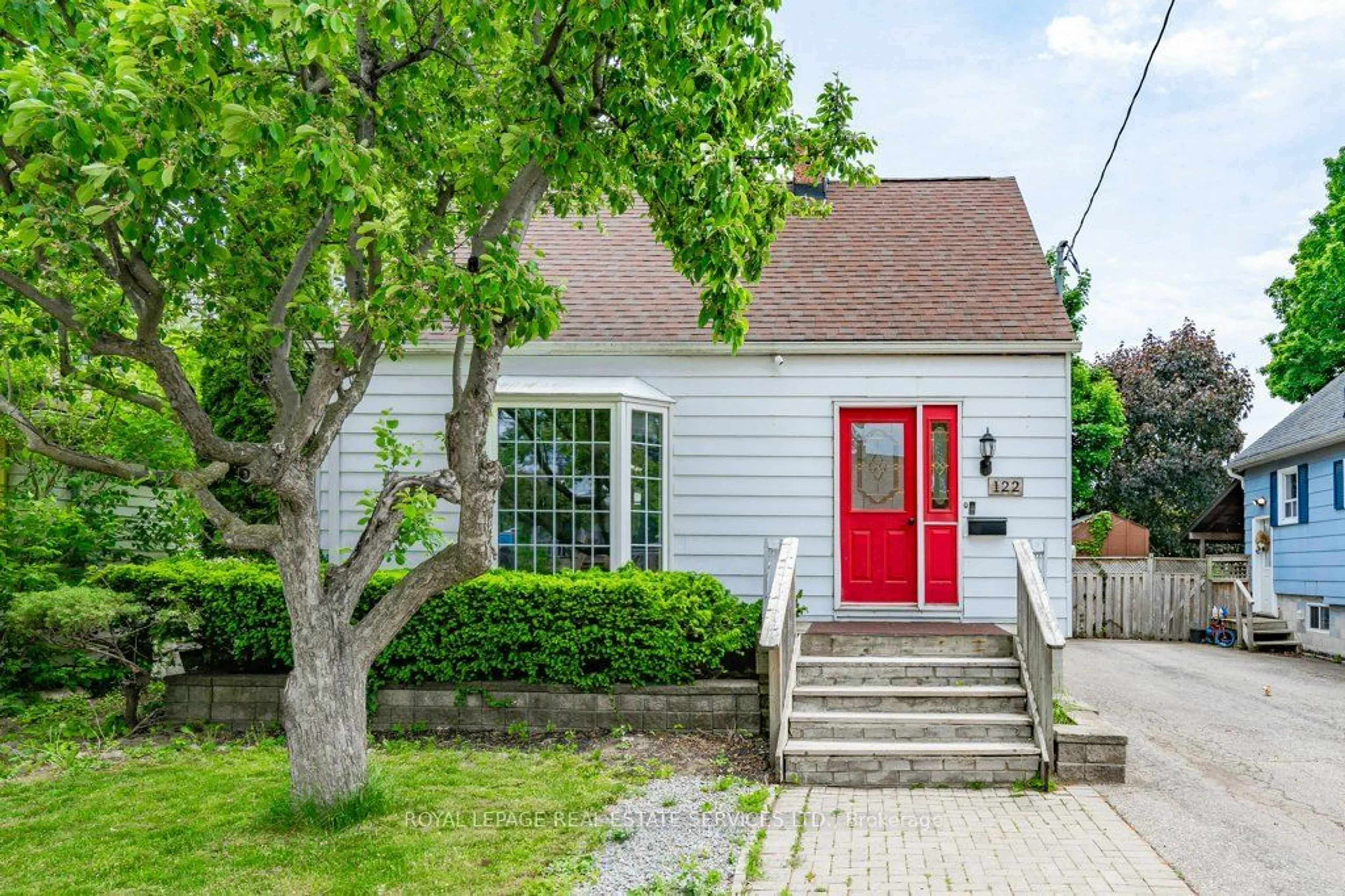 Cottage for 122 Stewart St, Oakville Ontario L6K 1X9