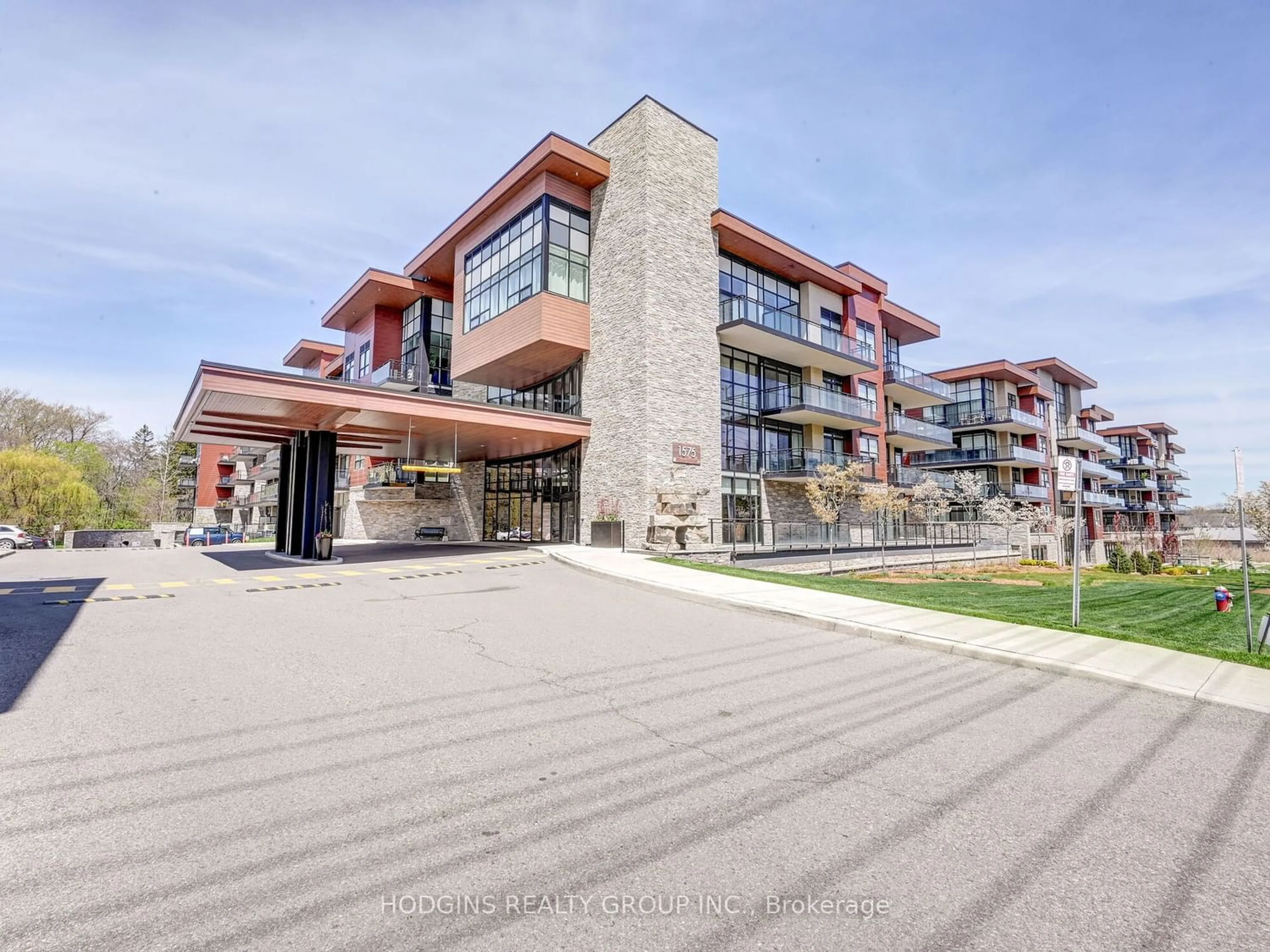 A pic from exterior of the house or condo for 1575 Lakeshore Rd #442, Mississauga Ontario L5J 0B1