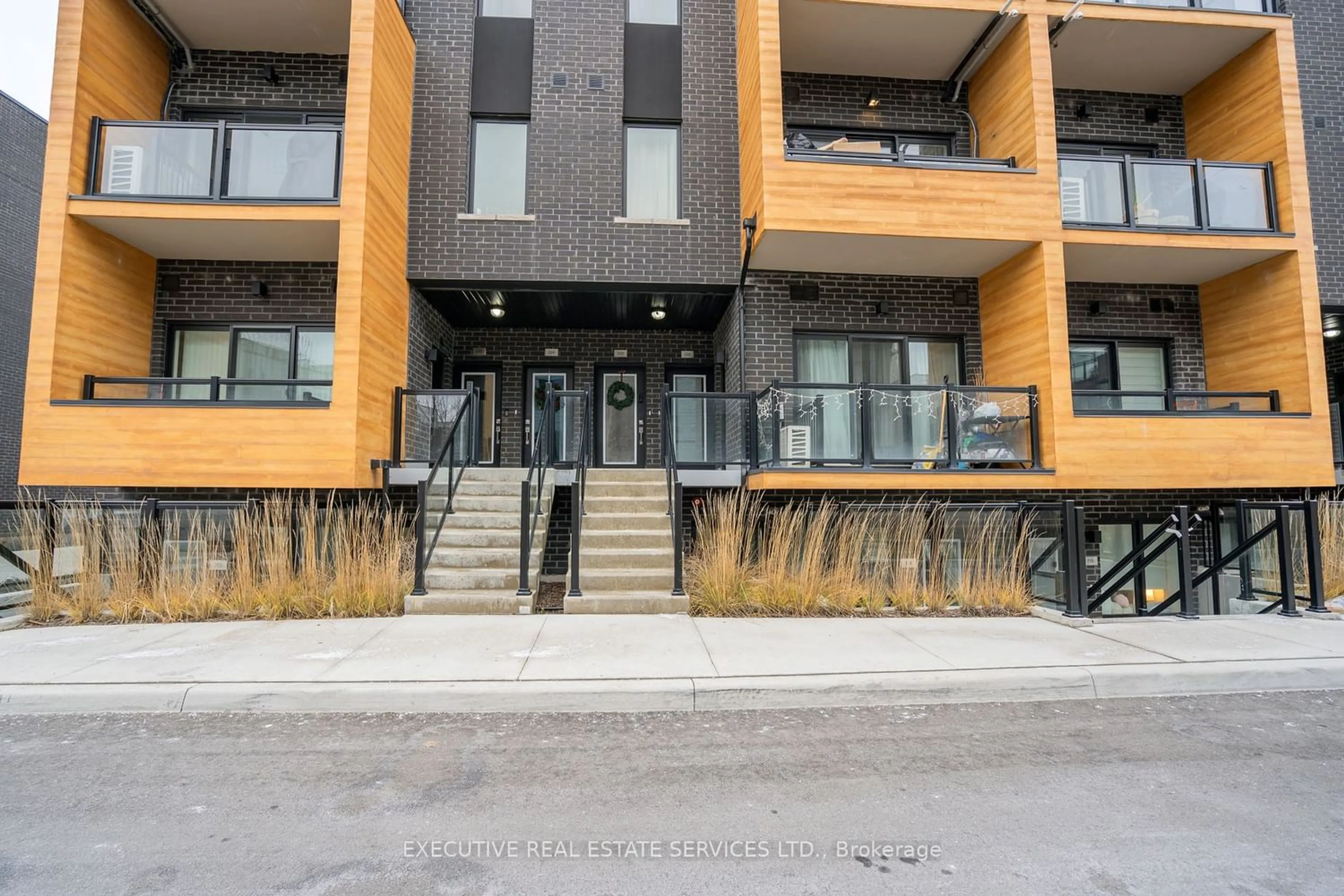 A pic from exterior of the house or condo for 1145 Journeyman Lane #226, Mississauga Ontario L5J 0B5